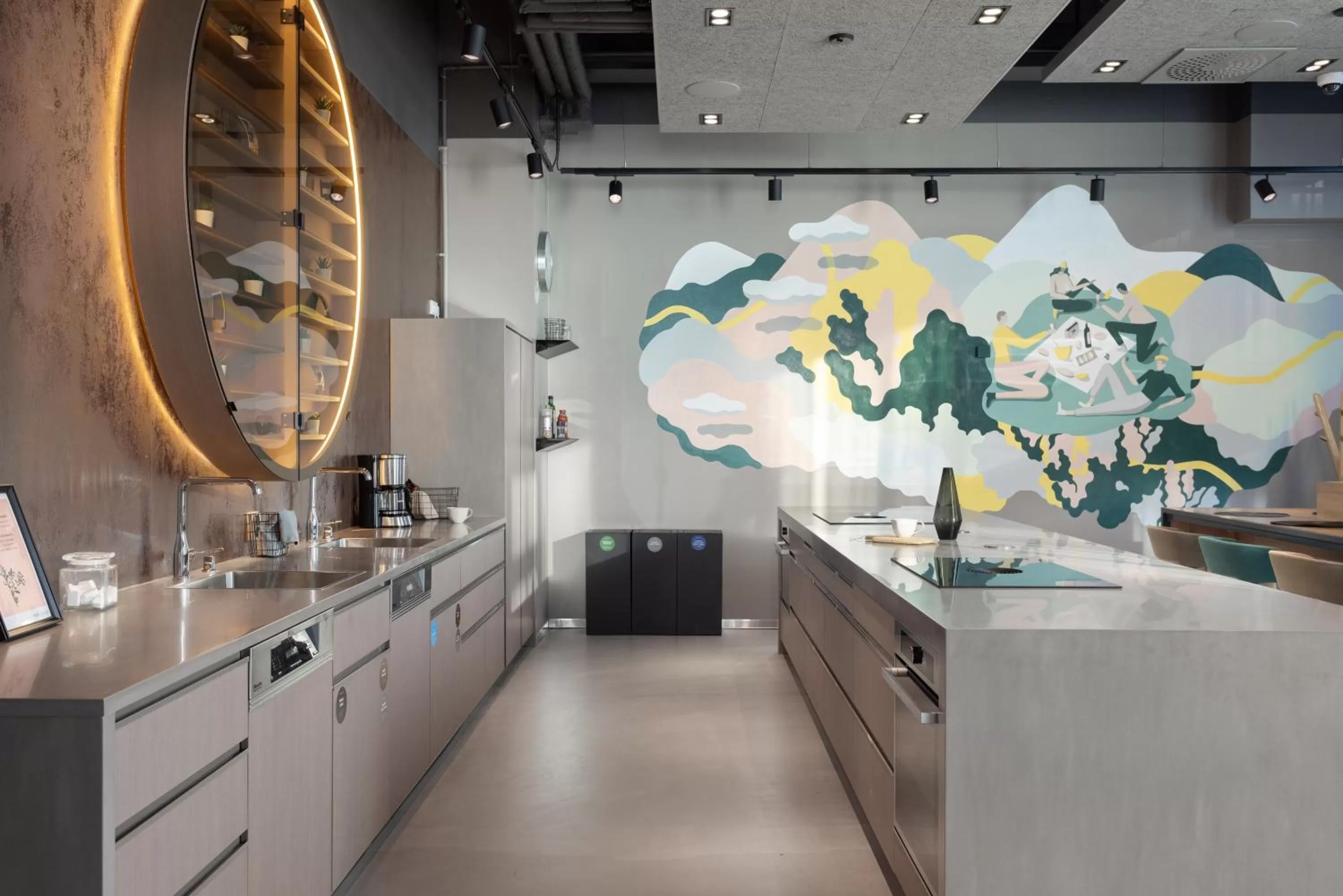 Communal lounge/ TV room in Noli Myyrmäki