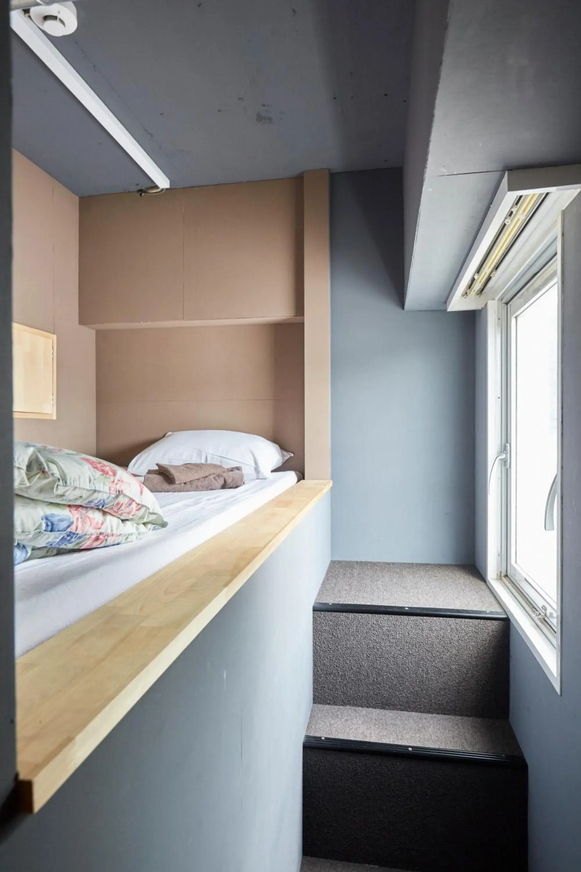 Bunk Bed in Female Dormitory Room in Hostel Cuore Kurashiki Bunk Bed in Female Dormitory Room in Hostel Cuore Kurashiki