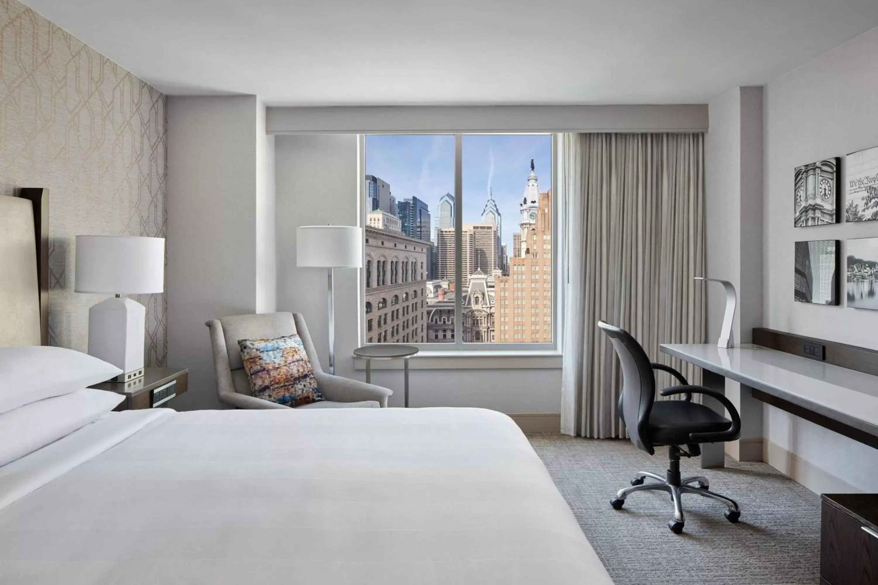 Standard King Room with Roll-in Shower - Mobility and Hearing Accessible in Philadelphia Marriott Downtown Standard King Room with Roll-in Shower - Mobility and Hearing Accessible in Philadelphia Marriott Downtown