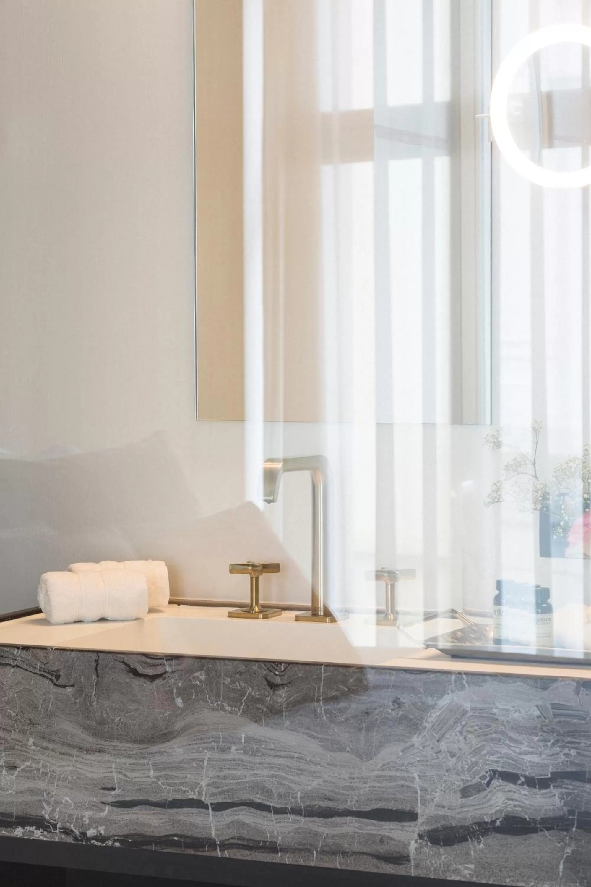 Shower in Gulde Schoen Luxury Studio-apartments