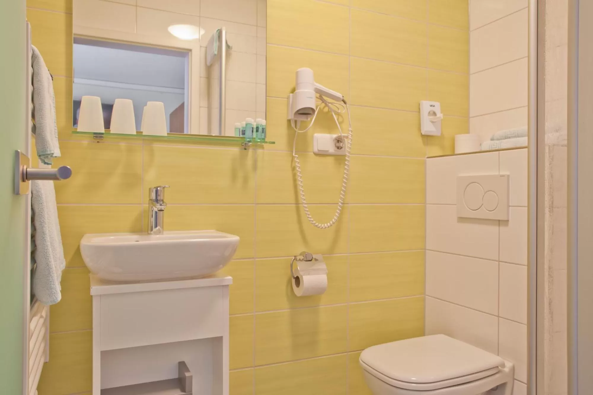 Toilet in Frühstückshotel Landgasthof Kramer