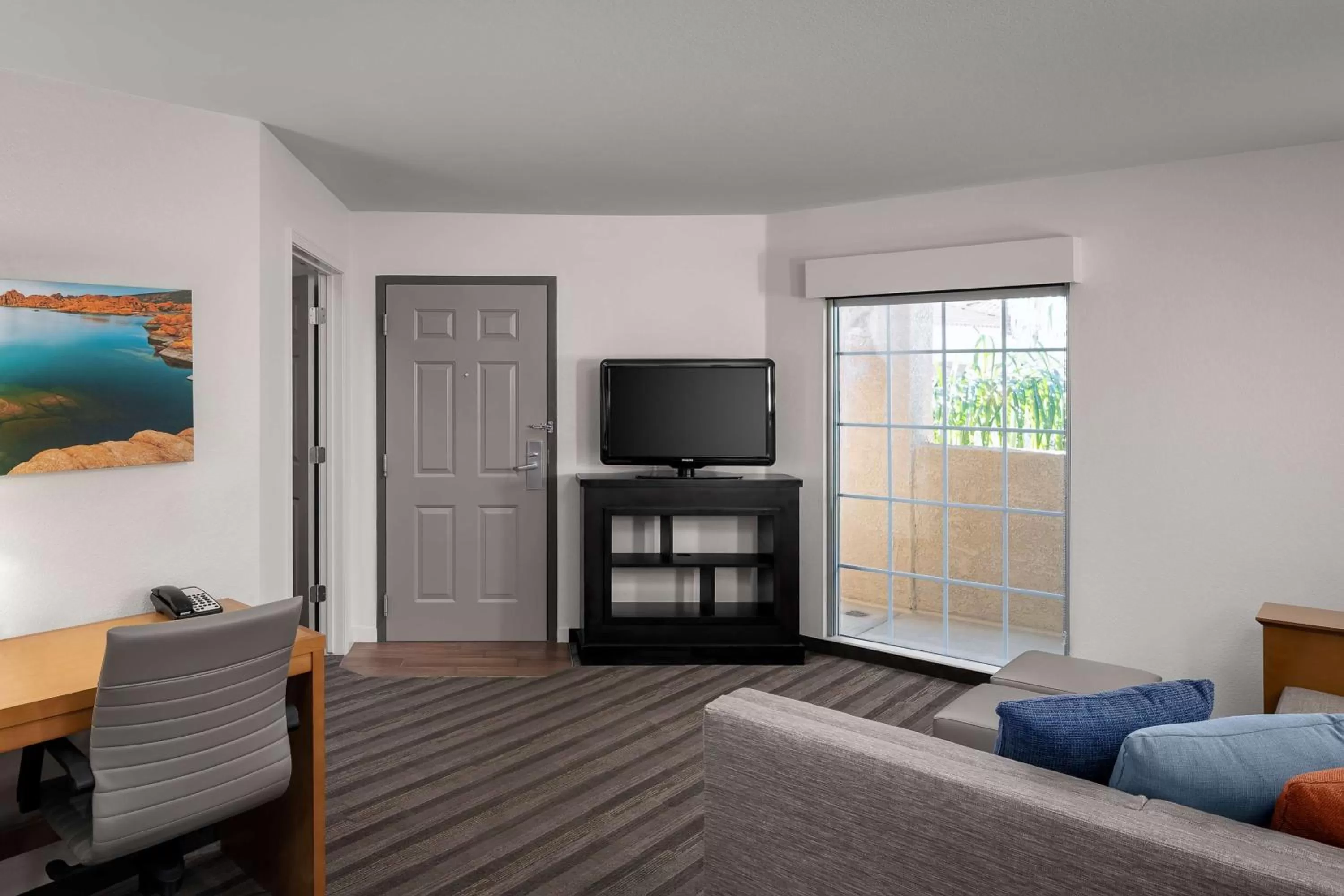 Photo of the whole room, Bed in Hyatt House Scottsdale Old Town