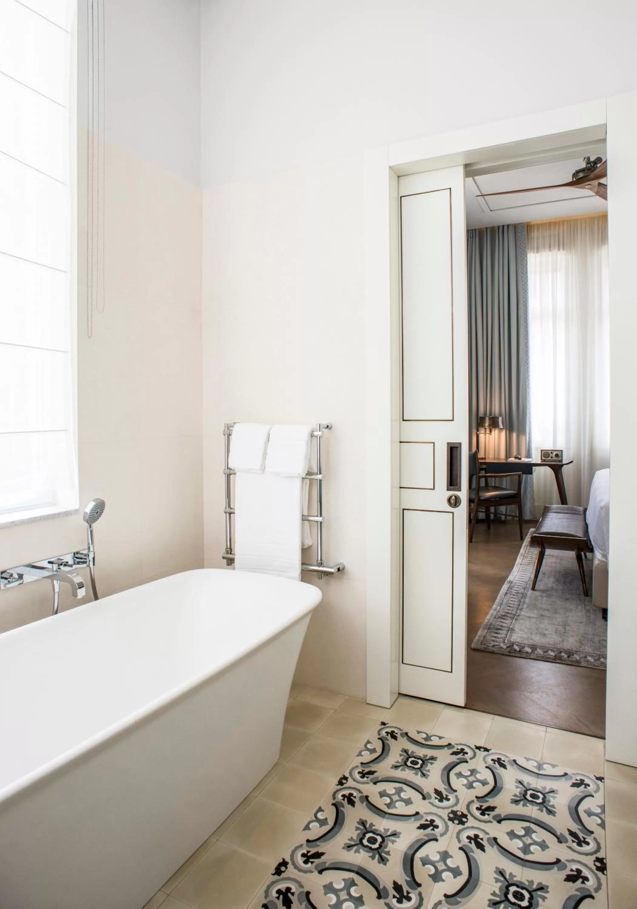 Bathroom, Bed in The Norman Tel Aviv