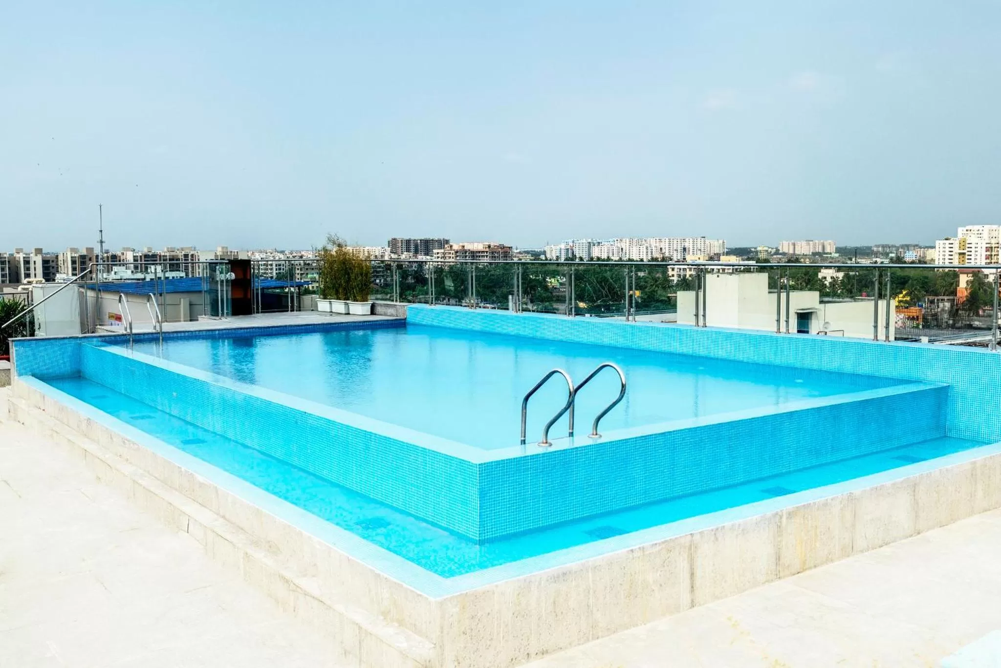 Swimming pool in Holiday Inn Kolkata Airport by IHG