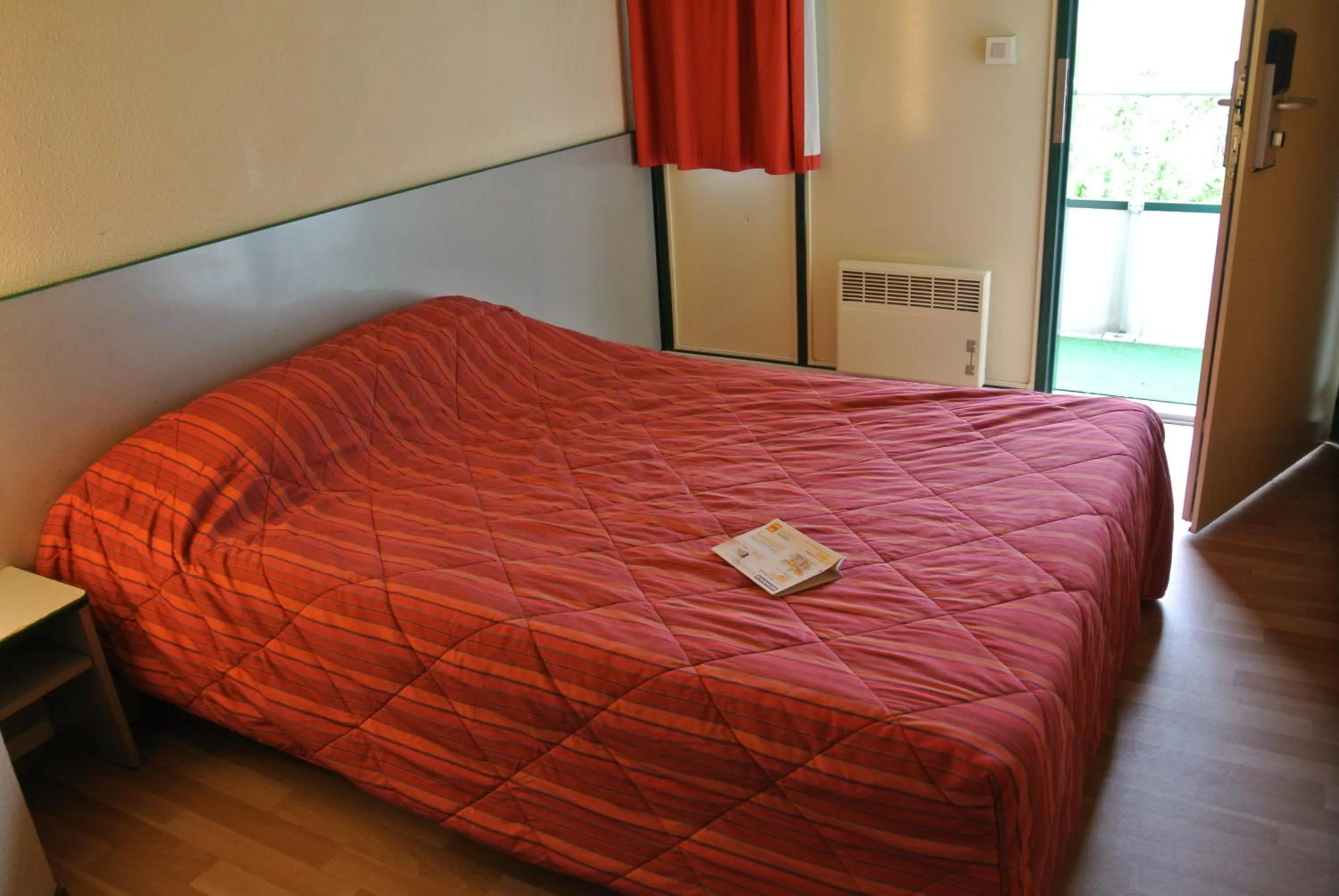 Photo of the whole room, Bed in Premiere Classe Lyon Sud - Chasse Sur Rhône