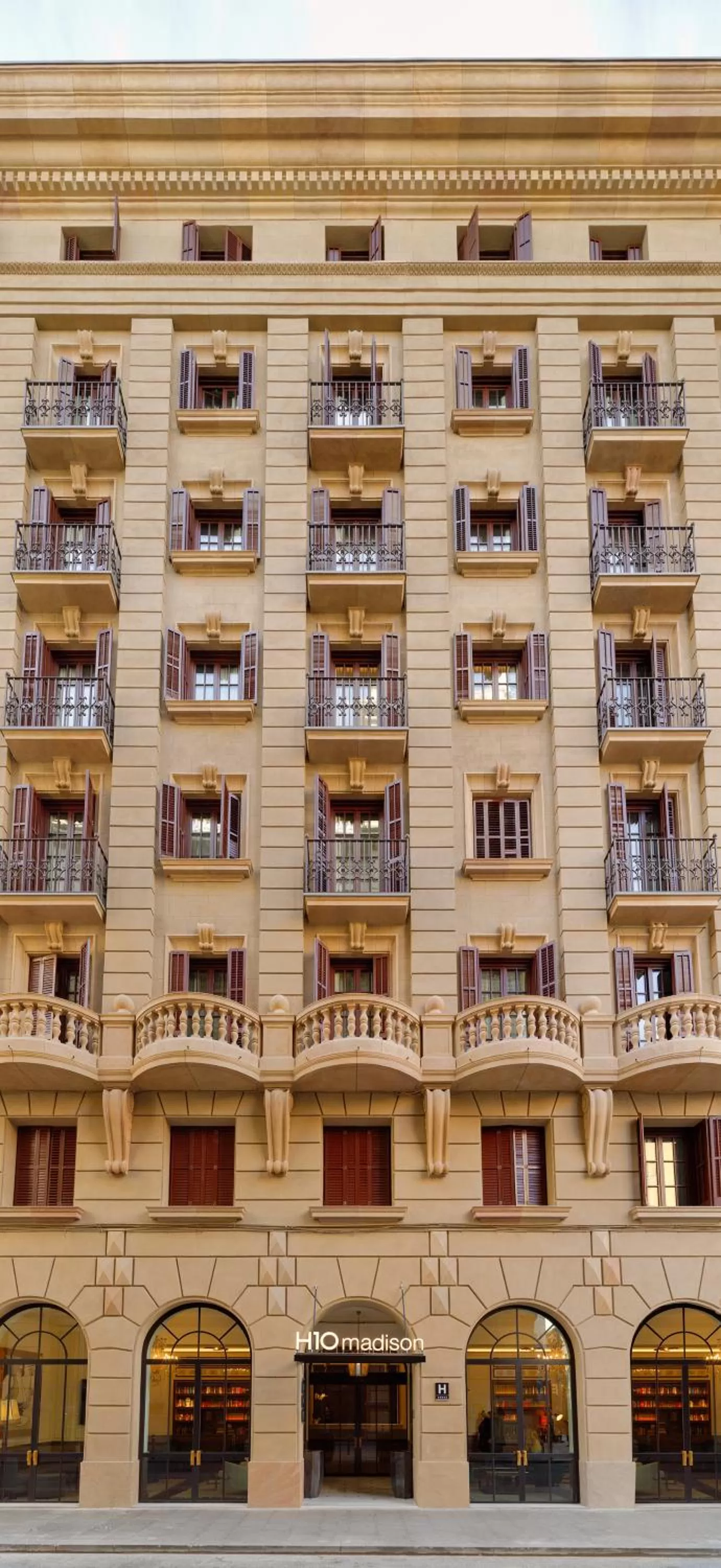 Facade/entrance in H10 Madison 4* Sup