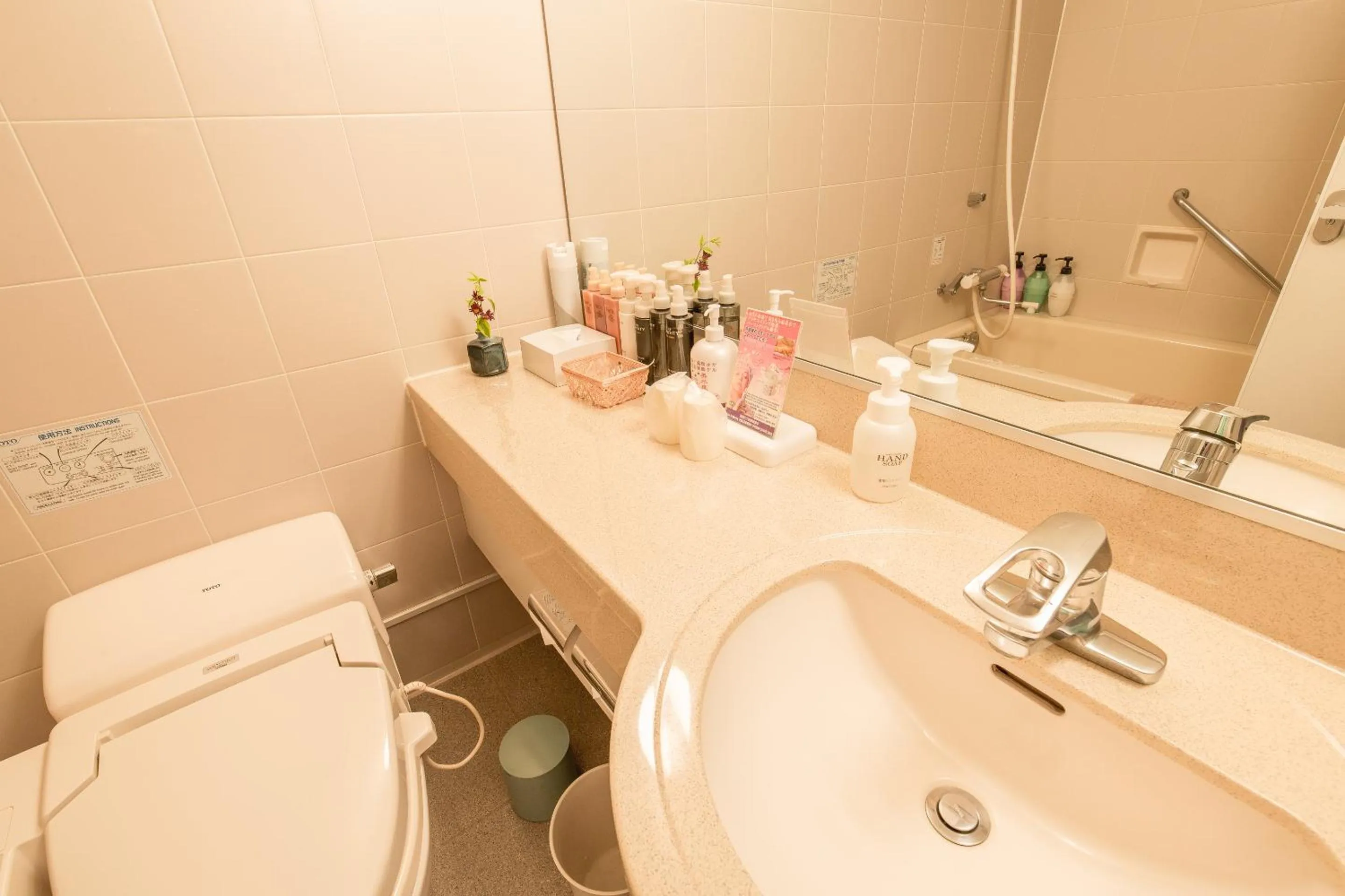 Shower in Honjin Hiranoya Annex