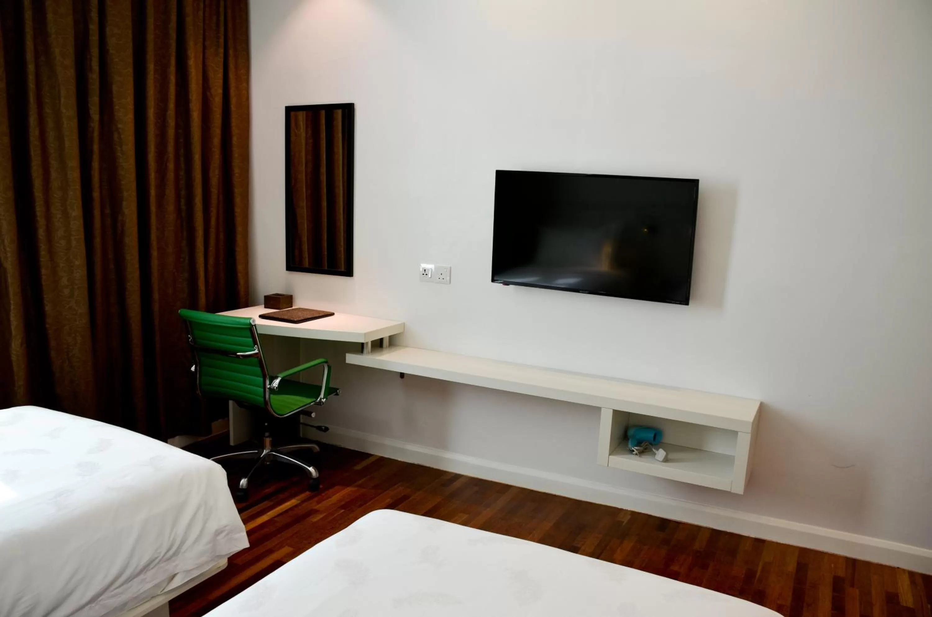 TV and multimedia, Bed in Pine Garden Hotel