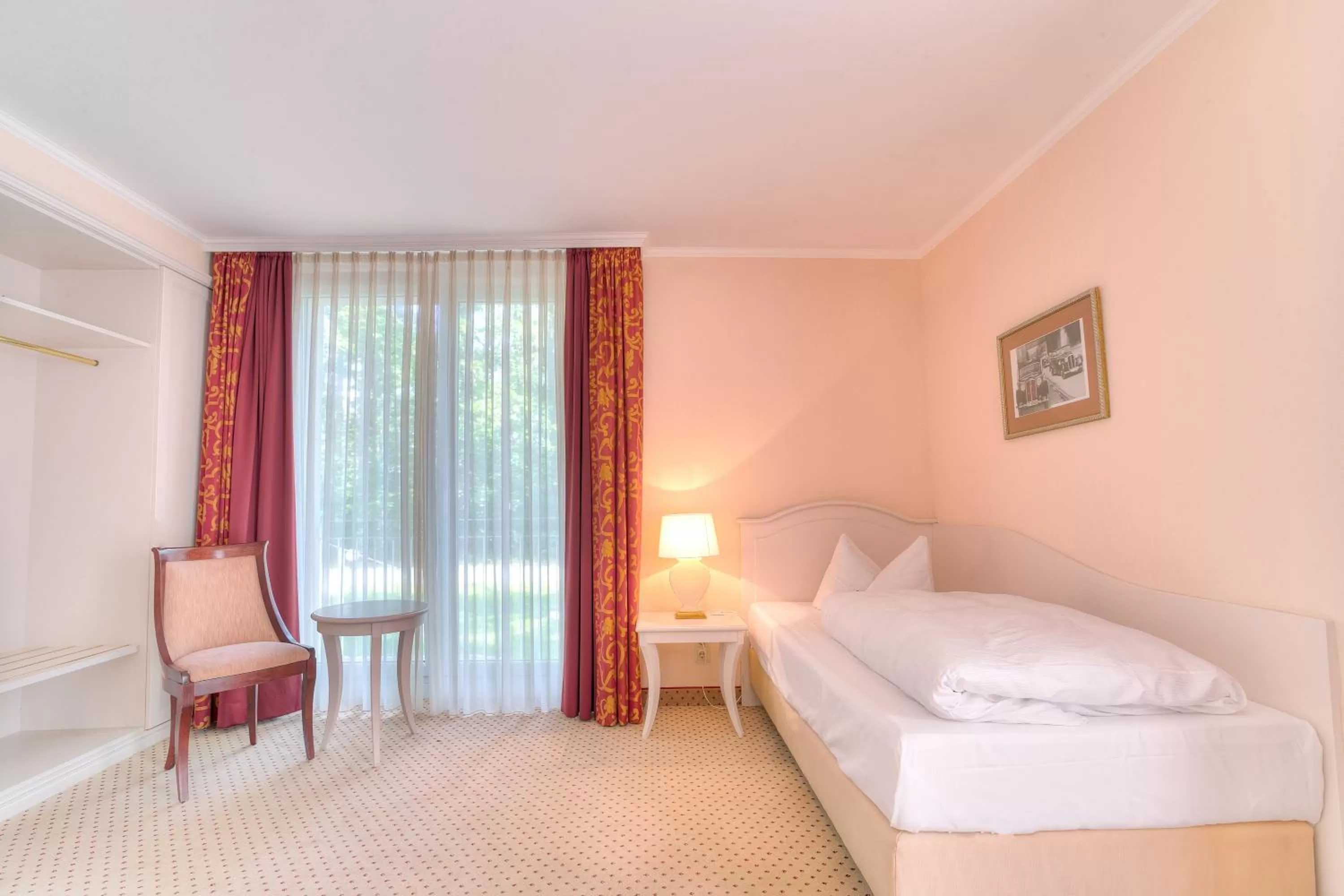 Photo of the whole room, Bed in Hotel Döllnsee-Schorfheide