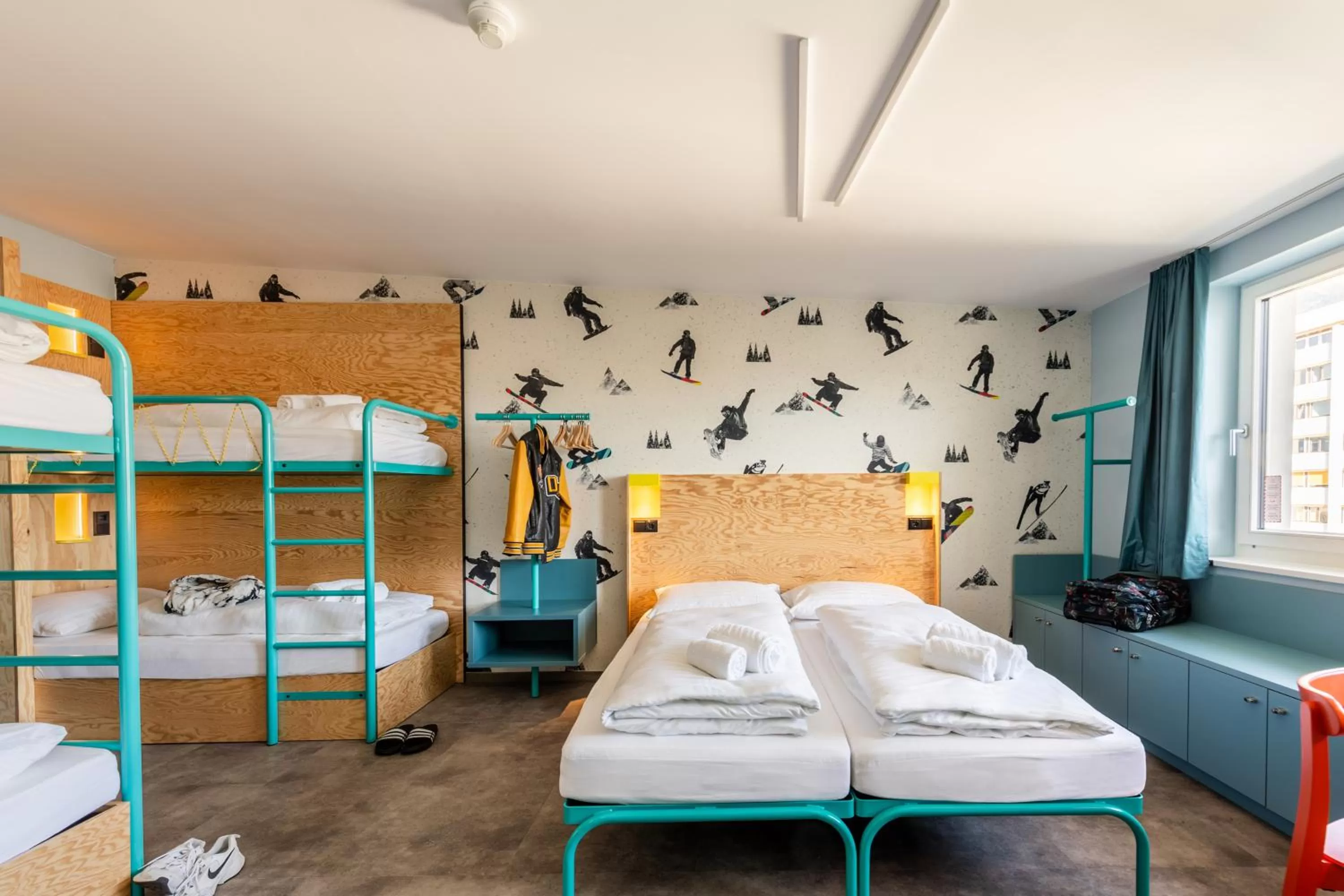 Photo of the whole room in MEININGER Hotel Innsbruck Zentrum