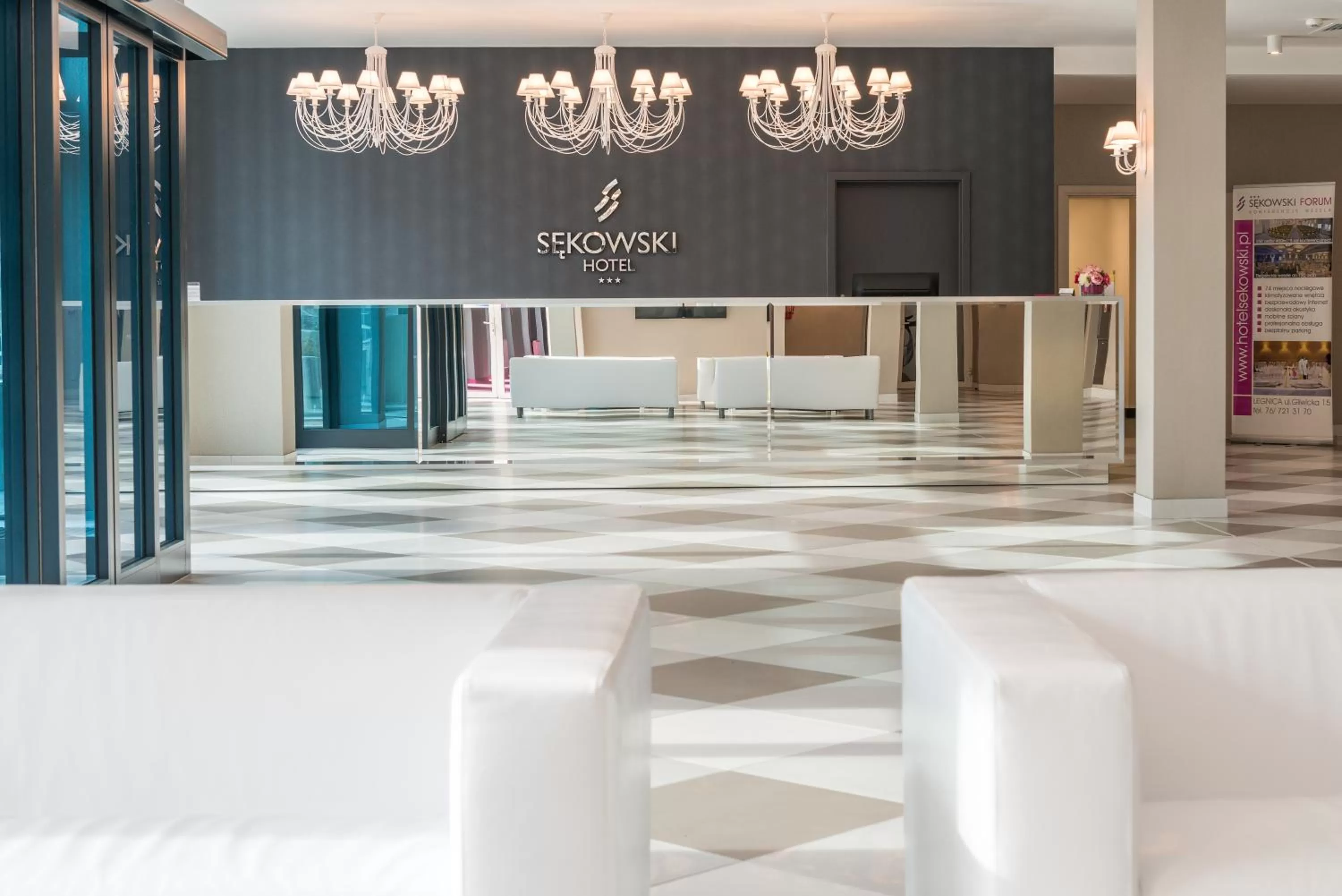 Lobby or reception in Hotel Sękowski