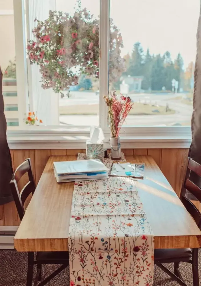 Queen or Twin Suite in Pioneer Inn Downtown Queen or Twin Suite in Pioneer Inn Downtown