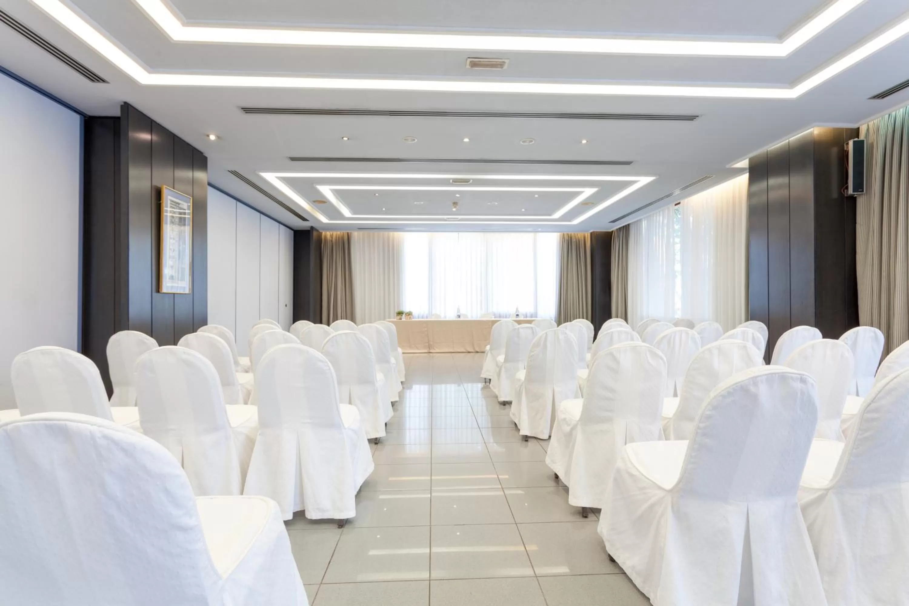 Lounge or bar in Intelier Orange