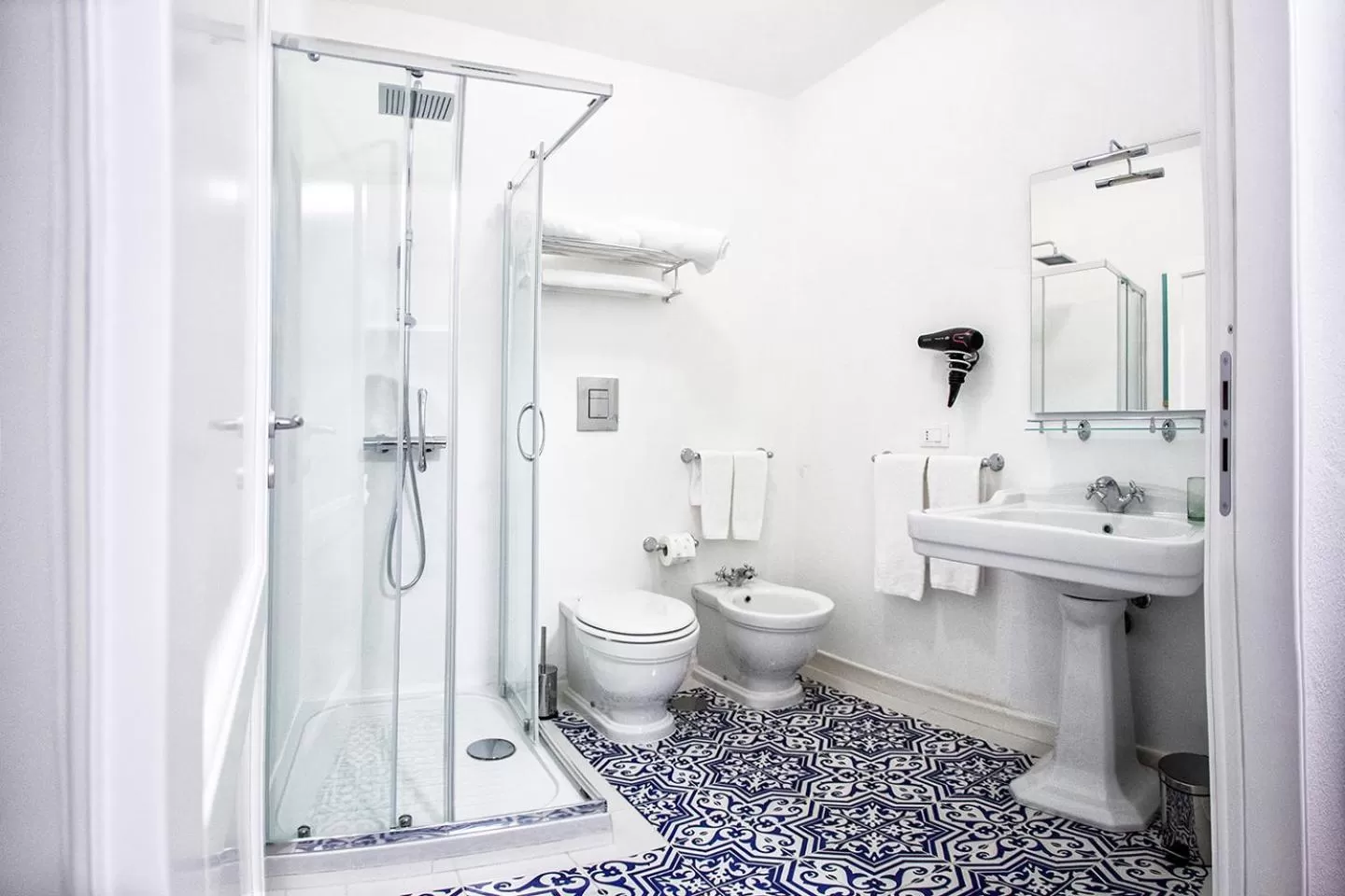 Shower in Borgo Rosso di Sera - Resort Country Chic