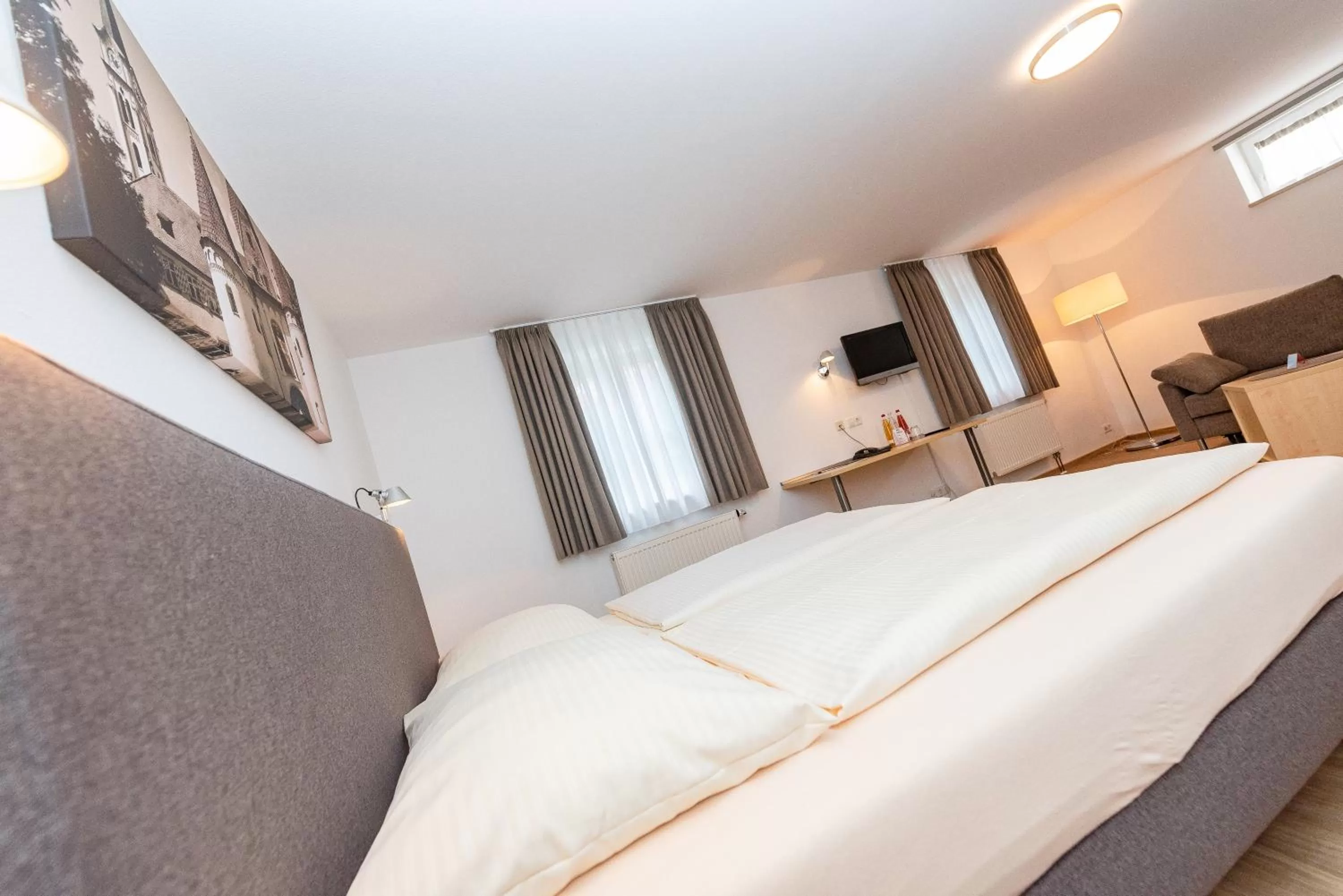 Photo of the whole room, Bed in Hotel zum Löwen