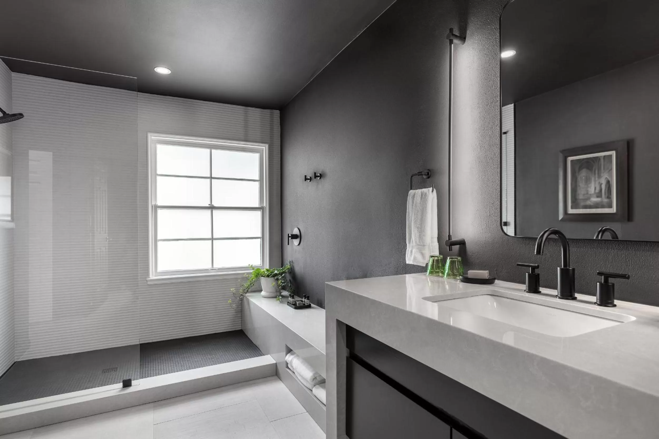 Bathroom in La Colombe d'Or Hotel