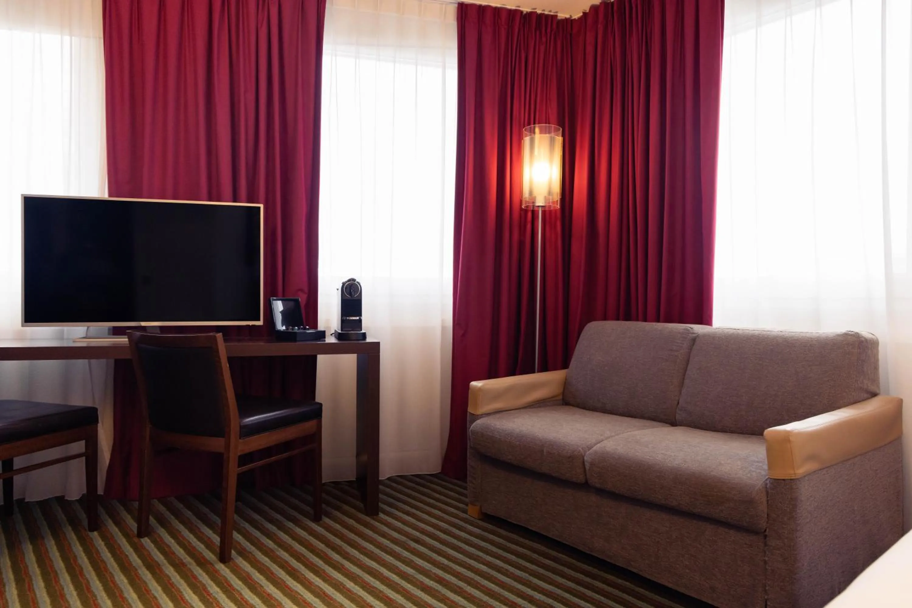 Bedroom in Mercure Paris Ivry Quai De Seine