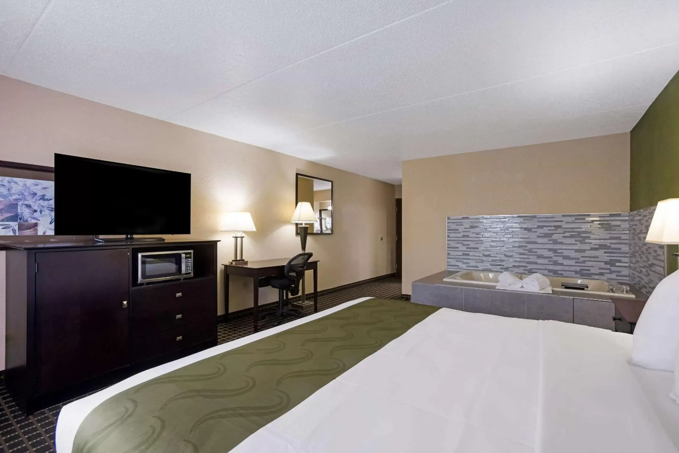 Superior King Room - Non-Smoking /Non-Pet Friendly in Quality Inn & Suites Big Rapids near University Superior King Room - Non-Smoking /Non-Pet Friendly in Quality Inn & Suites Big Rapids near University