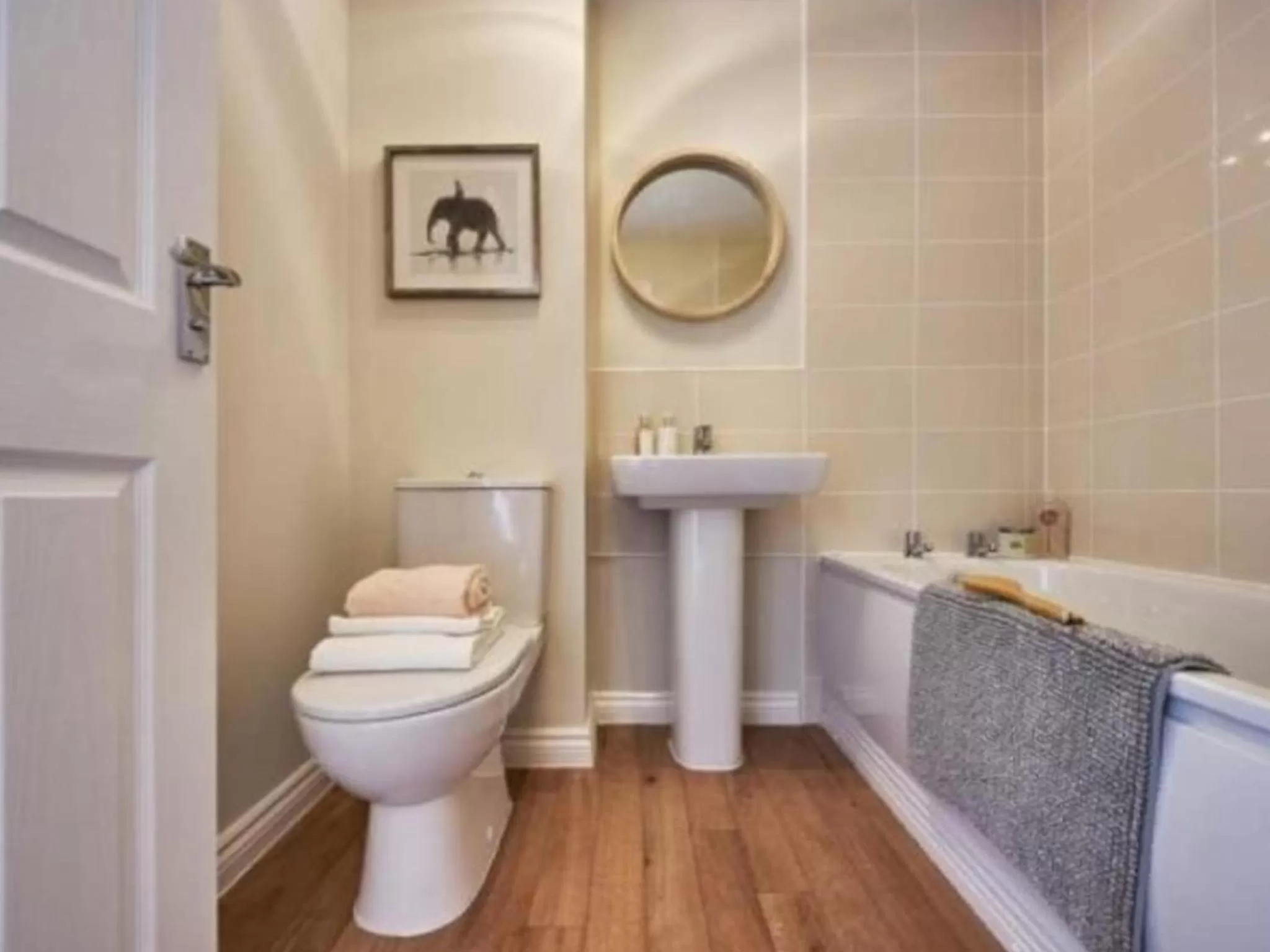 Toilet, Bathroom in 3-BED HOME, FULL KITCHEN, ENSUITE, in TELFORD OAKENGATES KETLEY