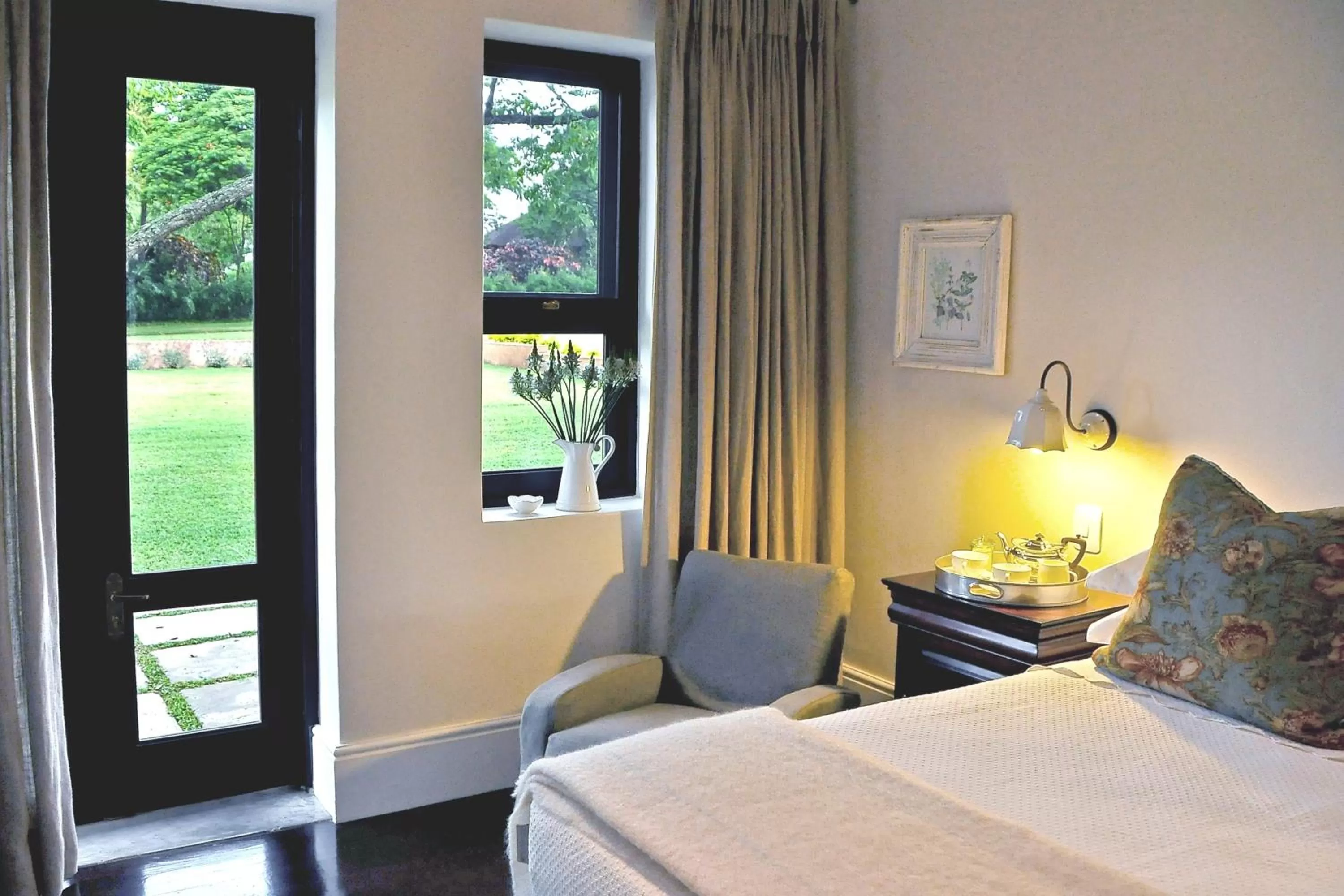 Photo of the whole room, Bed in Torburnlea Homestead Luxury Accommodation