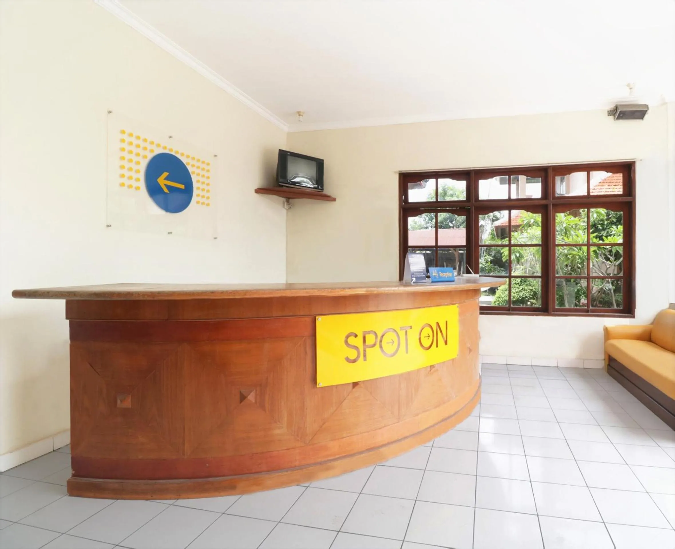 Lobby or reception in SPOT ON 2426 Hotel Aget Jaya Ii