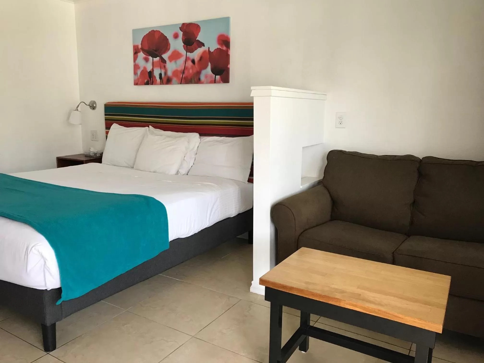 Photo of the whole room, Bed in Sandyland Reef Inn