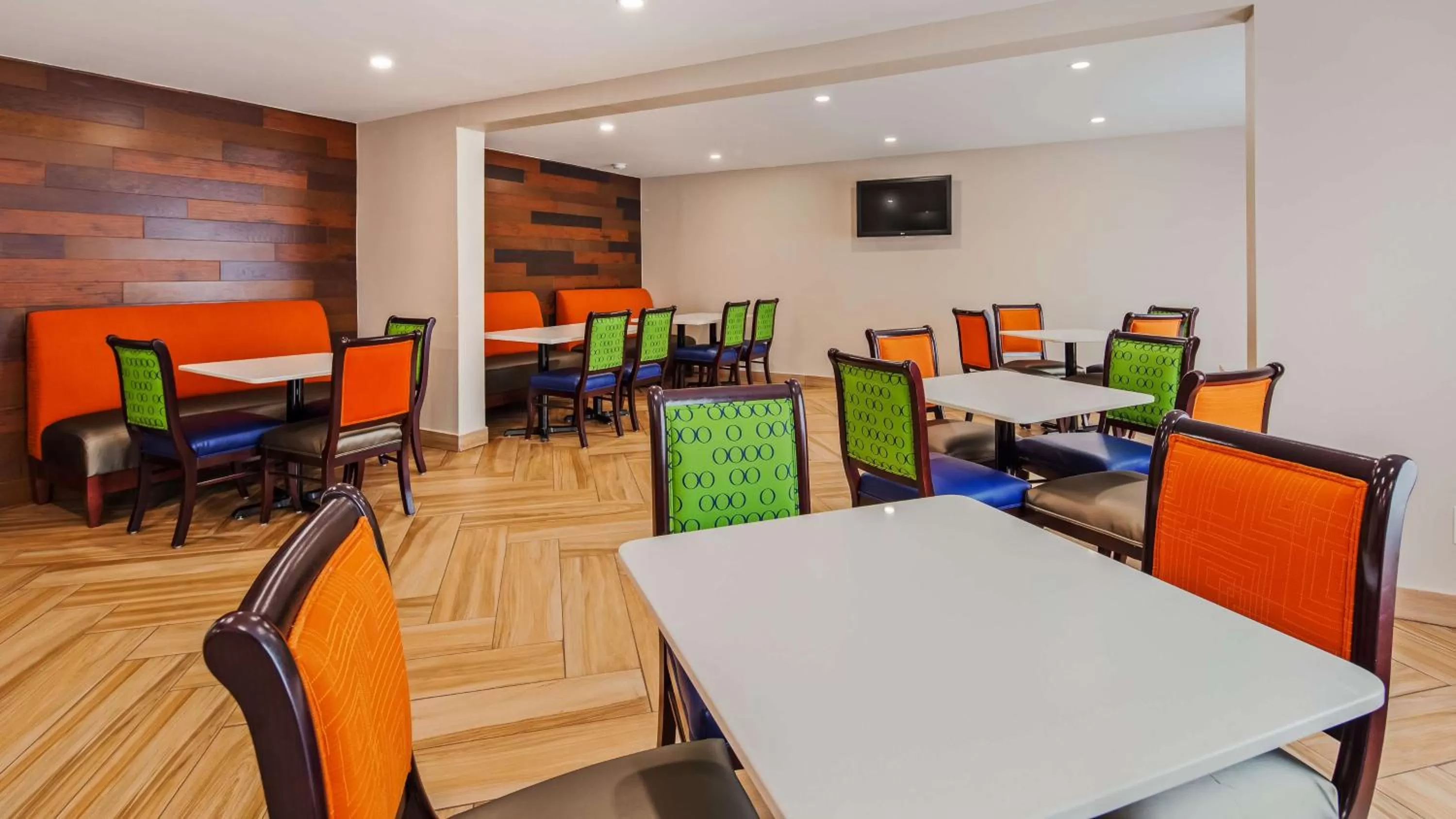 Restaurant/places to eat in SureStay Hotel by Best Western Florence