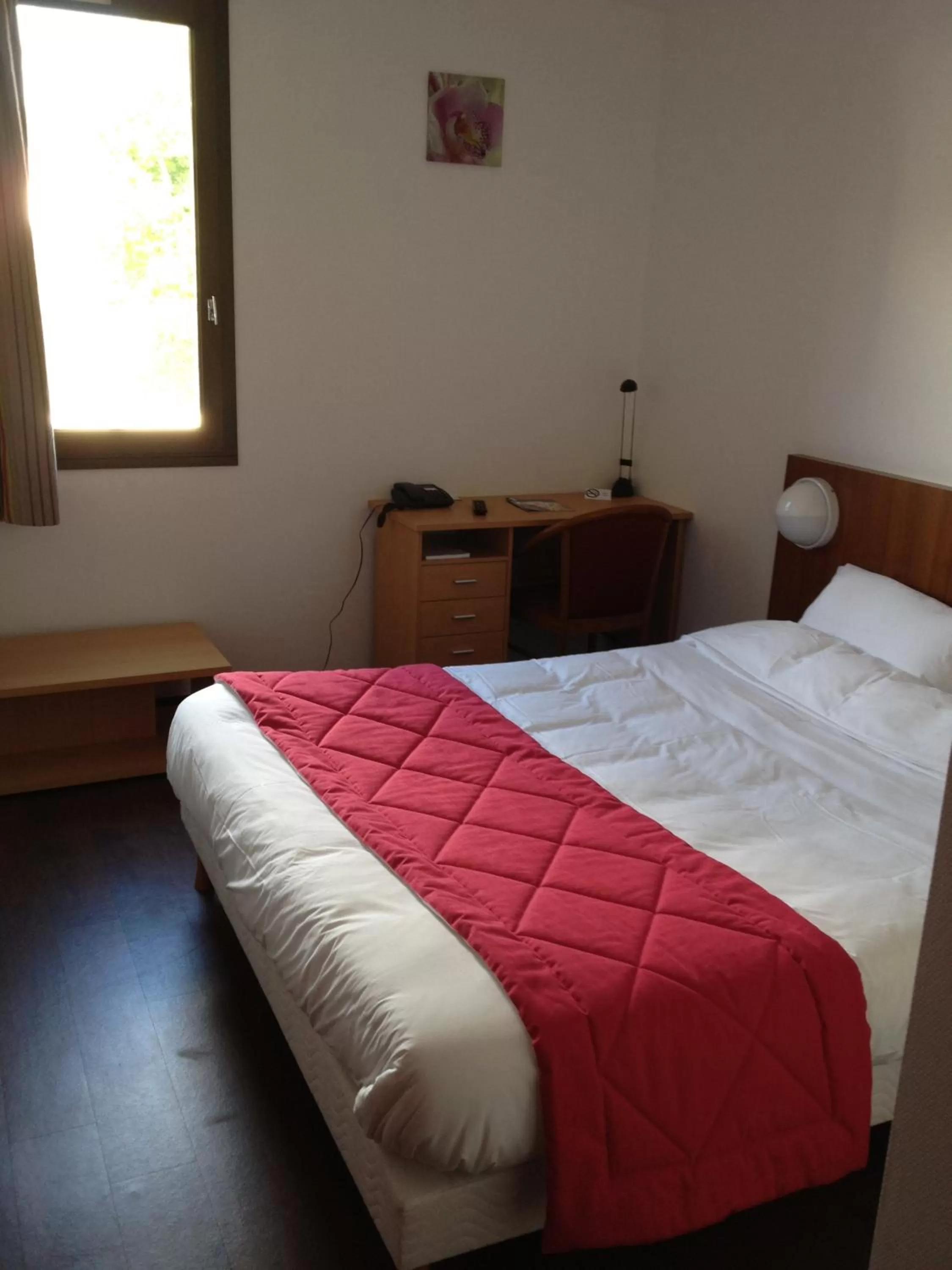 Photo of the whole room, Bed in Hôtel Le Saint Joseph