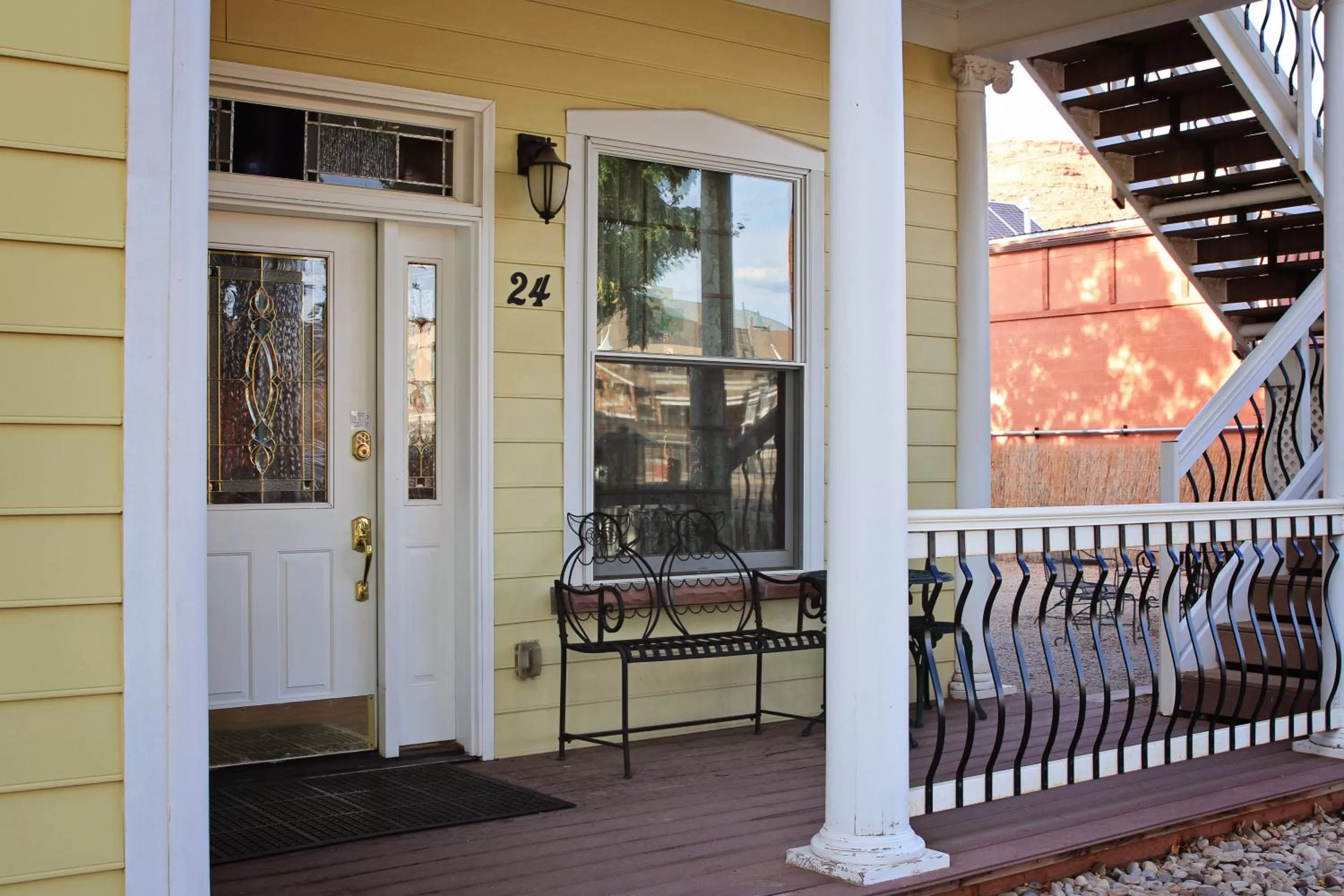 Facade/entrance in Bowen Motel