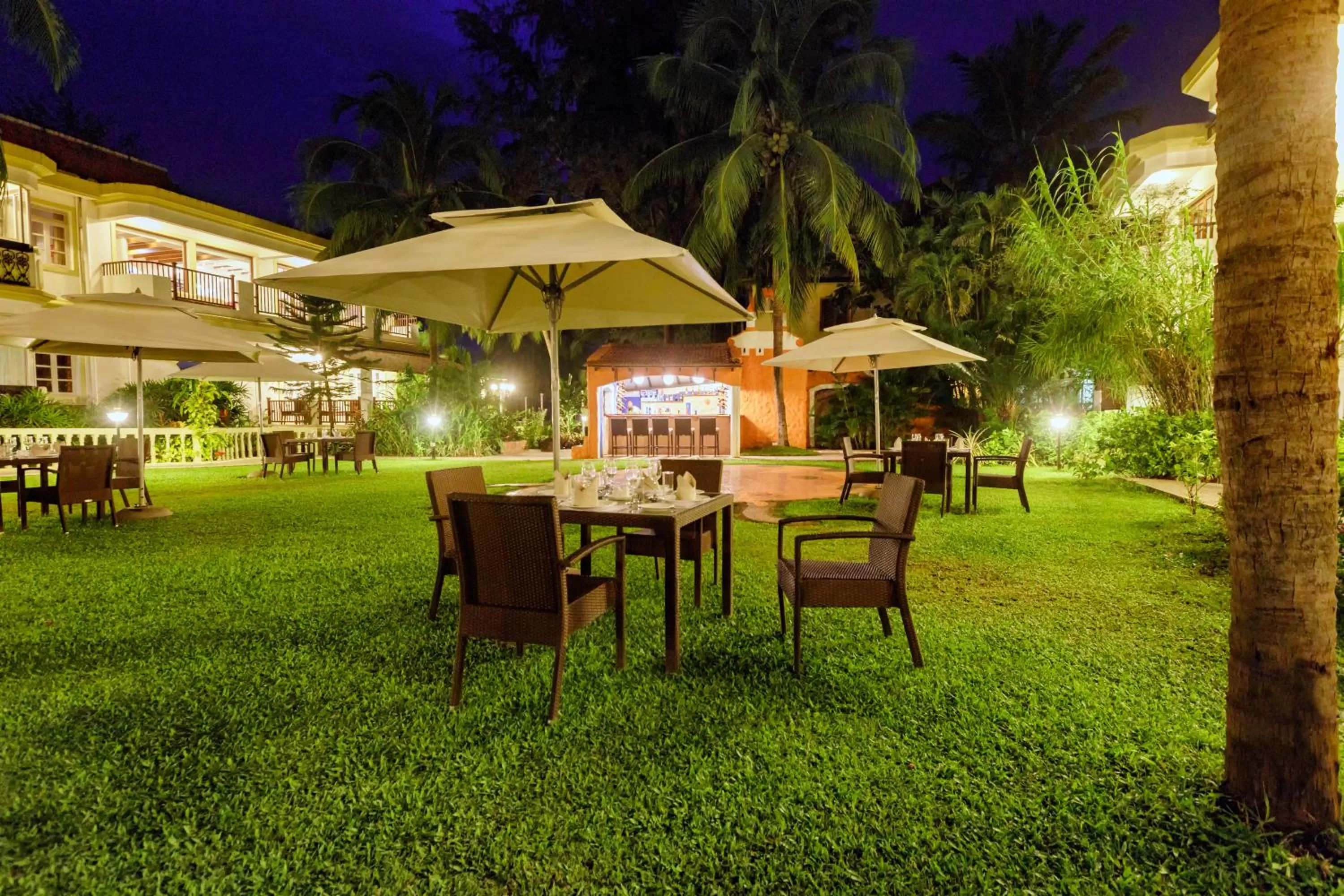 Restaurant/places to eat, Garden in Sonesta Inns - Candolim
