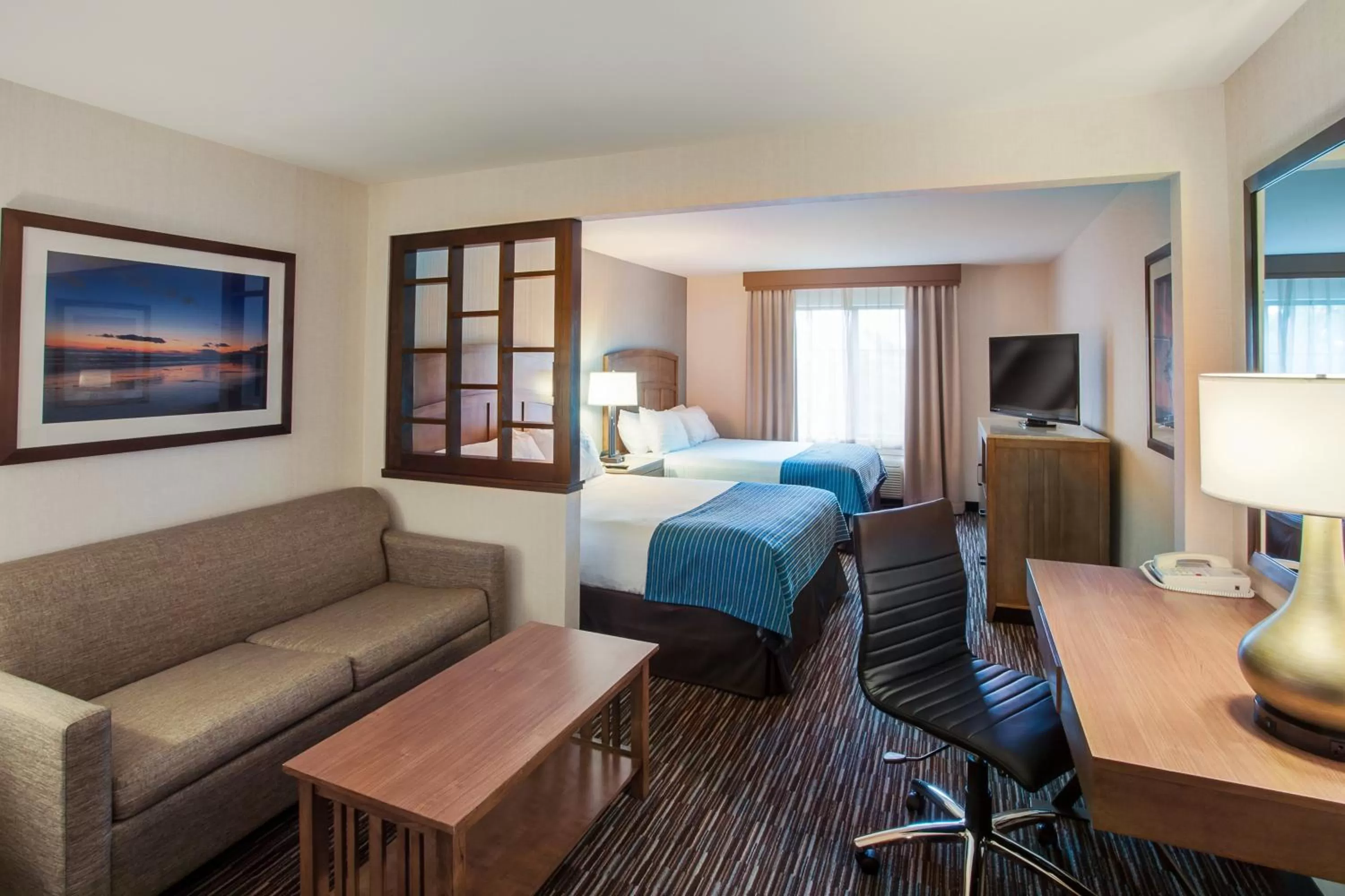 Photo of the whole room, Bed in Holiday Inn Express & Suites Carpinteria by IHG