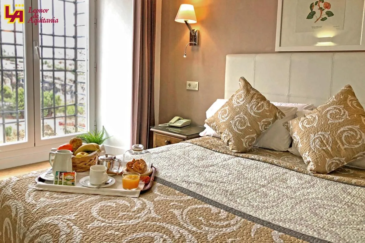 Bedroom, Bed in Hotel Leonor de Aquitania