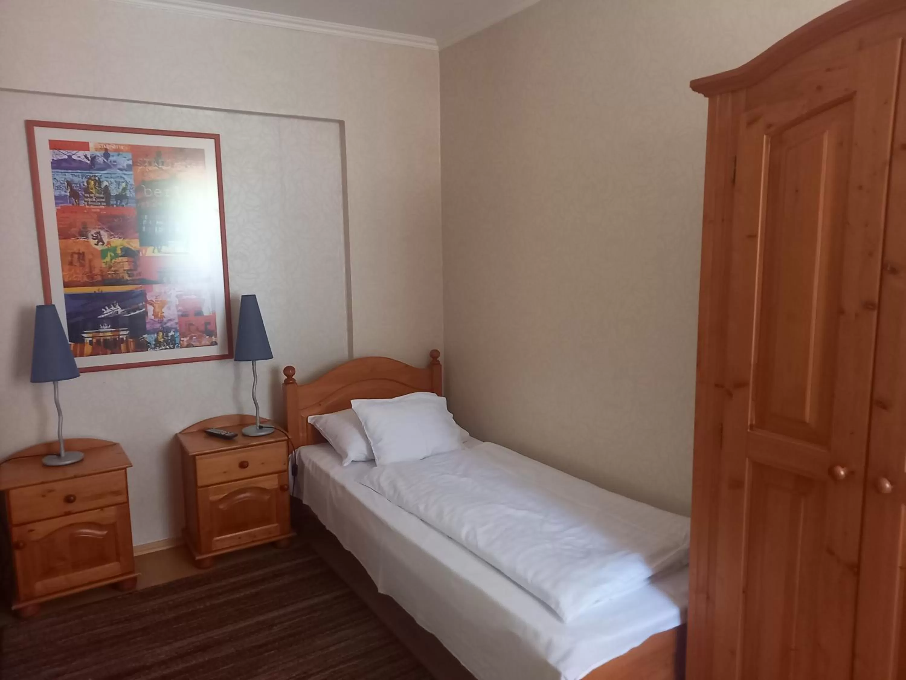 Bed in Európa Panzió