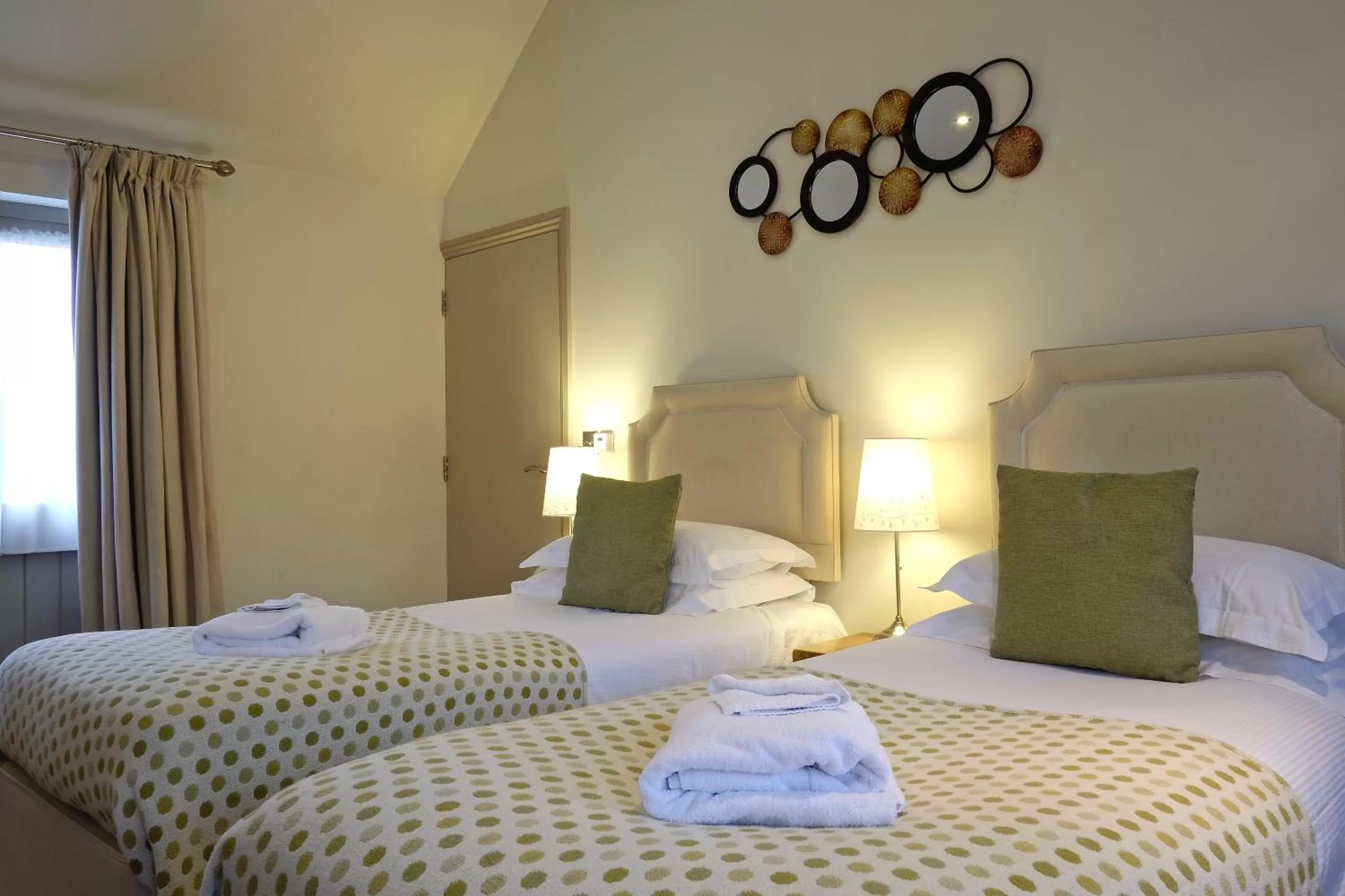 Photo of the whole room, Bed in Canaston Oaks