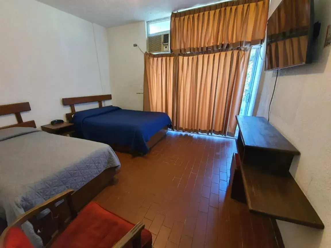 Standard Twin Room in HOTEL PLAZA Standard Twin Room in HOTEL PLAZA