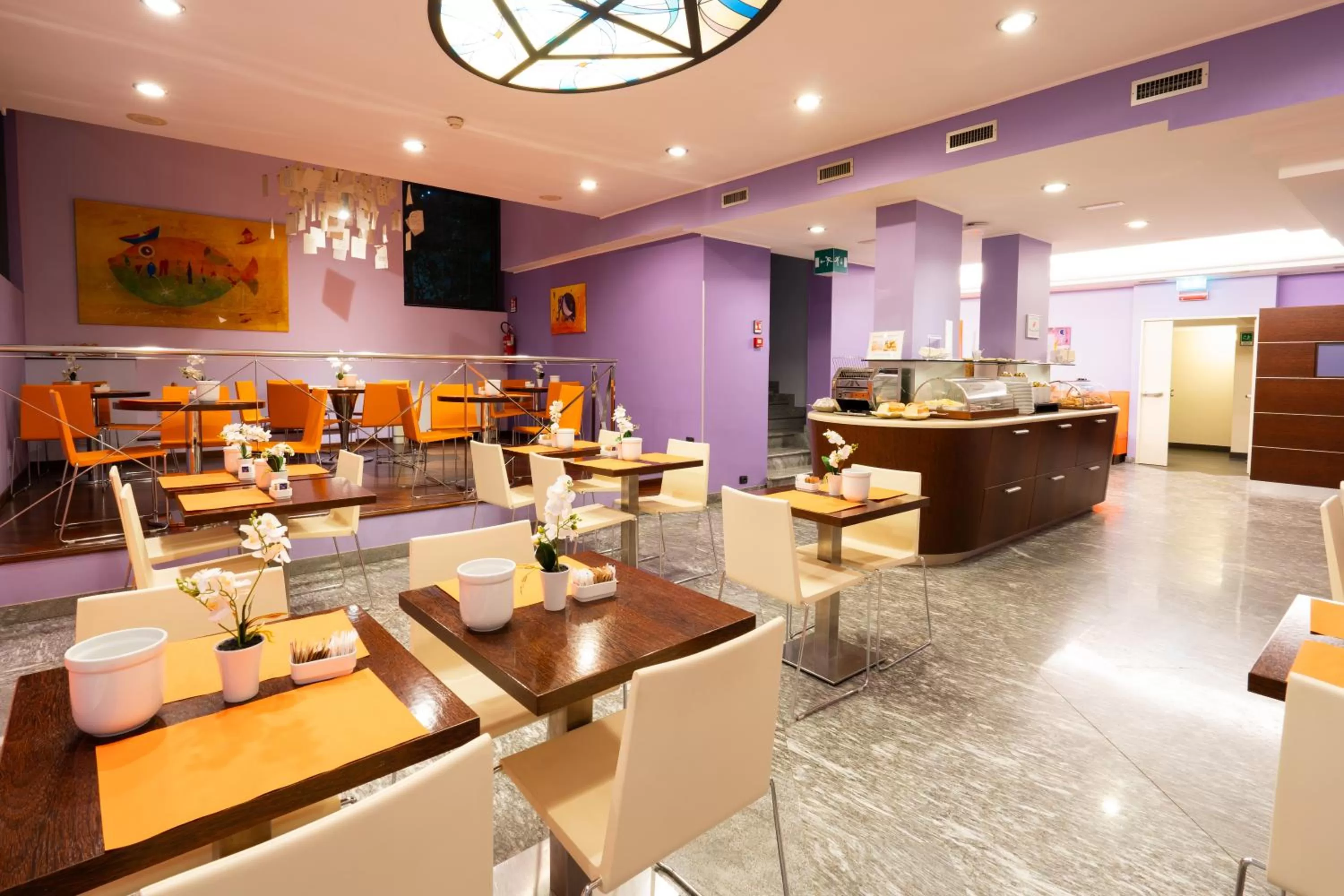 Food and drinks in Hotel Des Etrangers