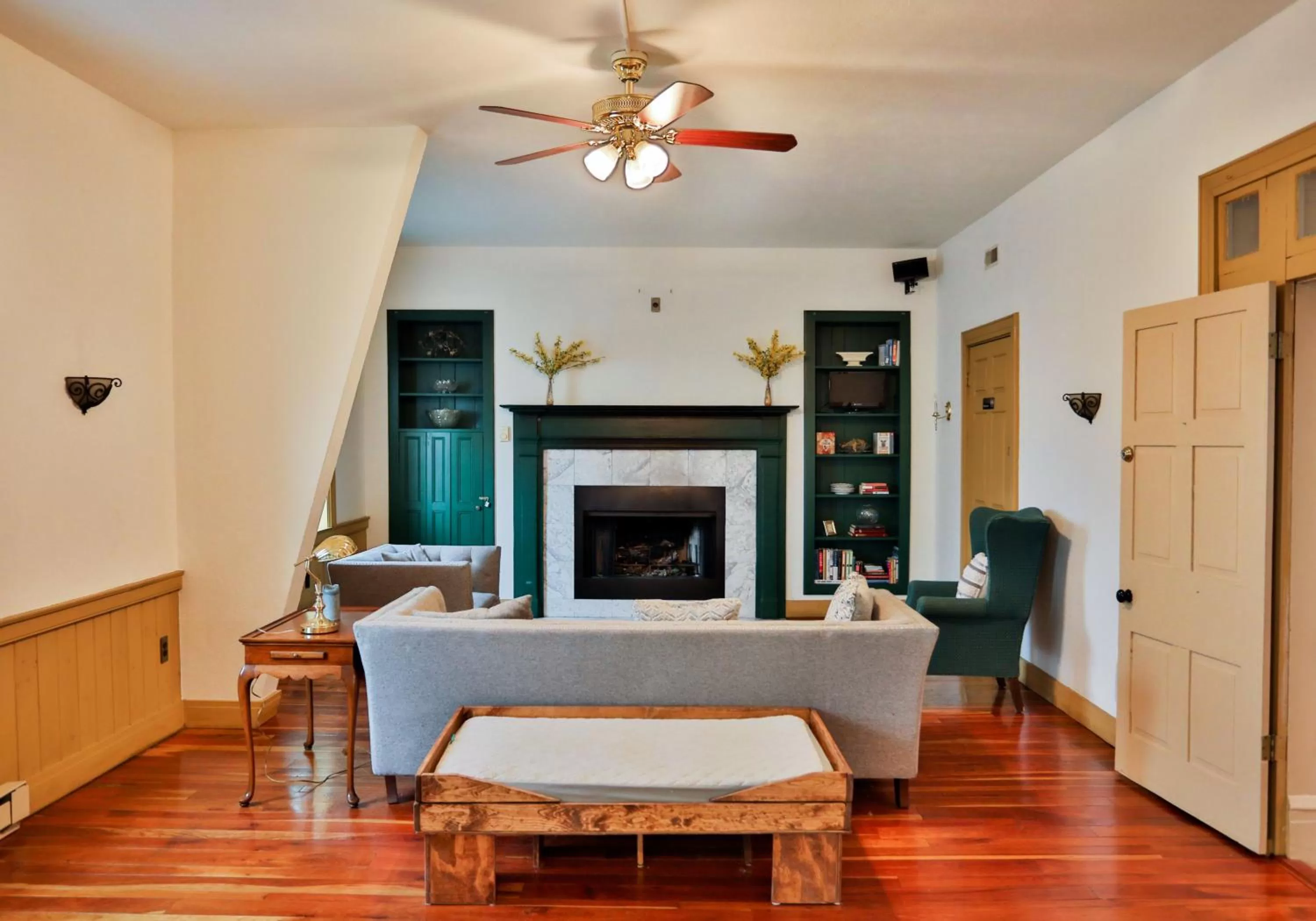 Communal lounge/ TV room in Baneberry Meadows B&B