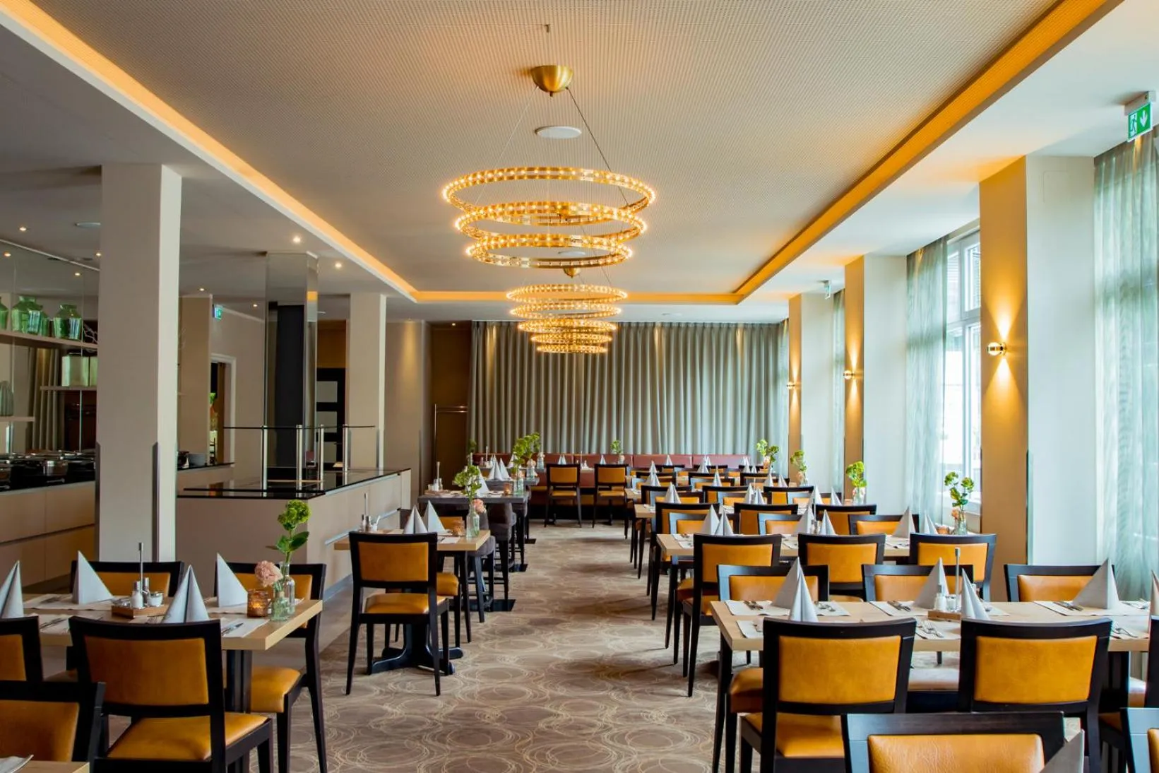Restaurant/places to eat in Caravelle Hotel im Park