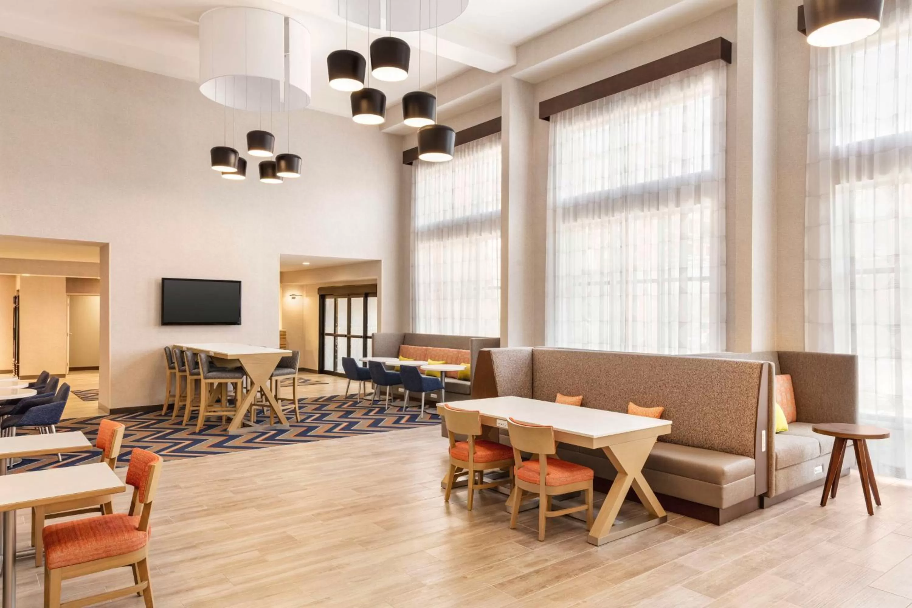 Breakfast in Hampton Inn & Suites Valparaiso