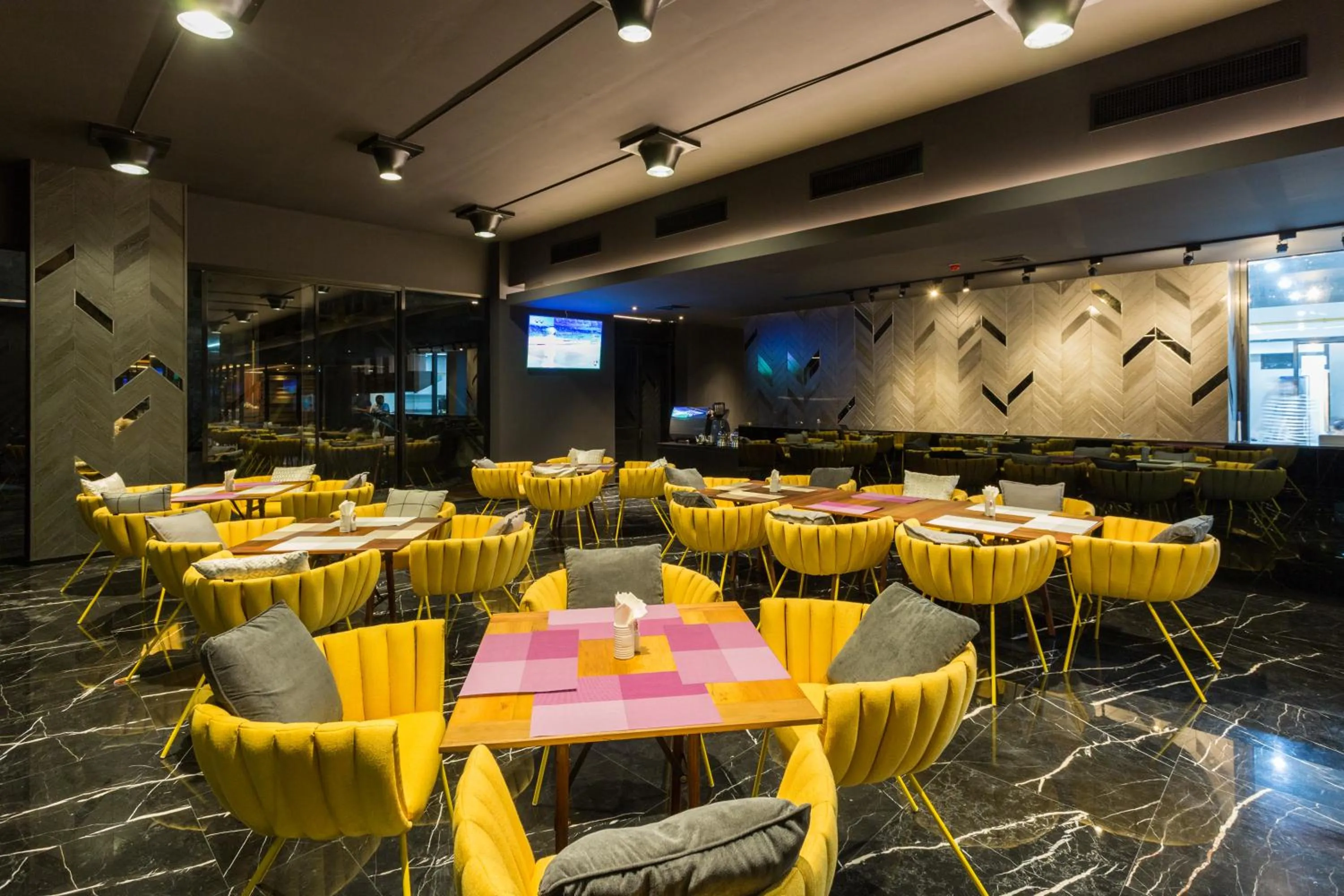 Restaurant/places to eat in Tonaoi Grand Hotel