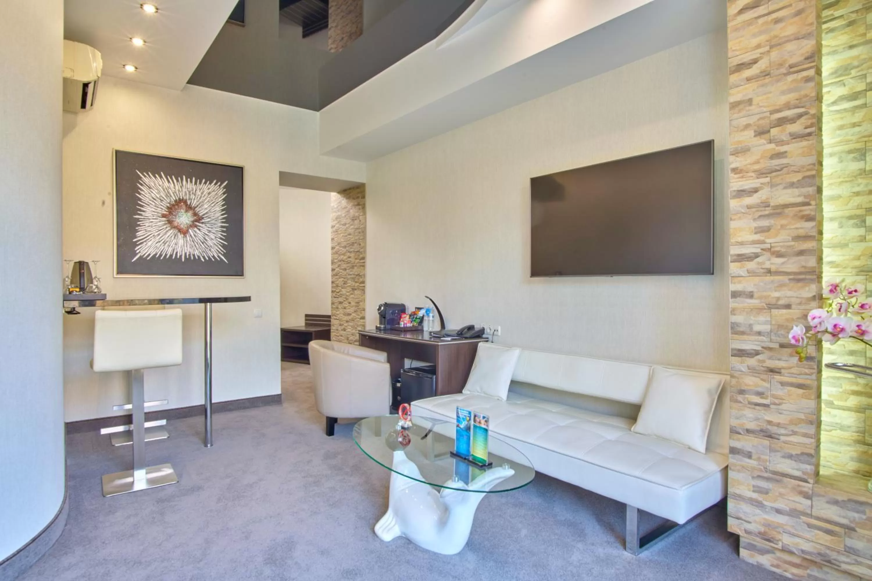 Living room, Seating Area in Hotel & Spa NEMO with dolphins