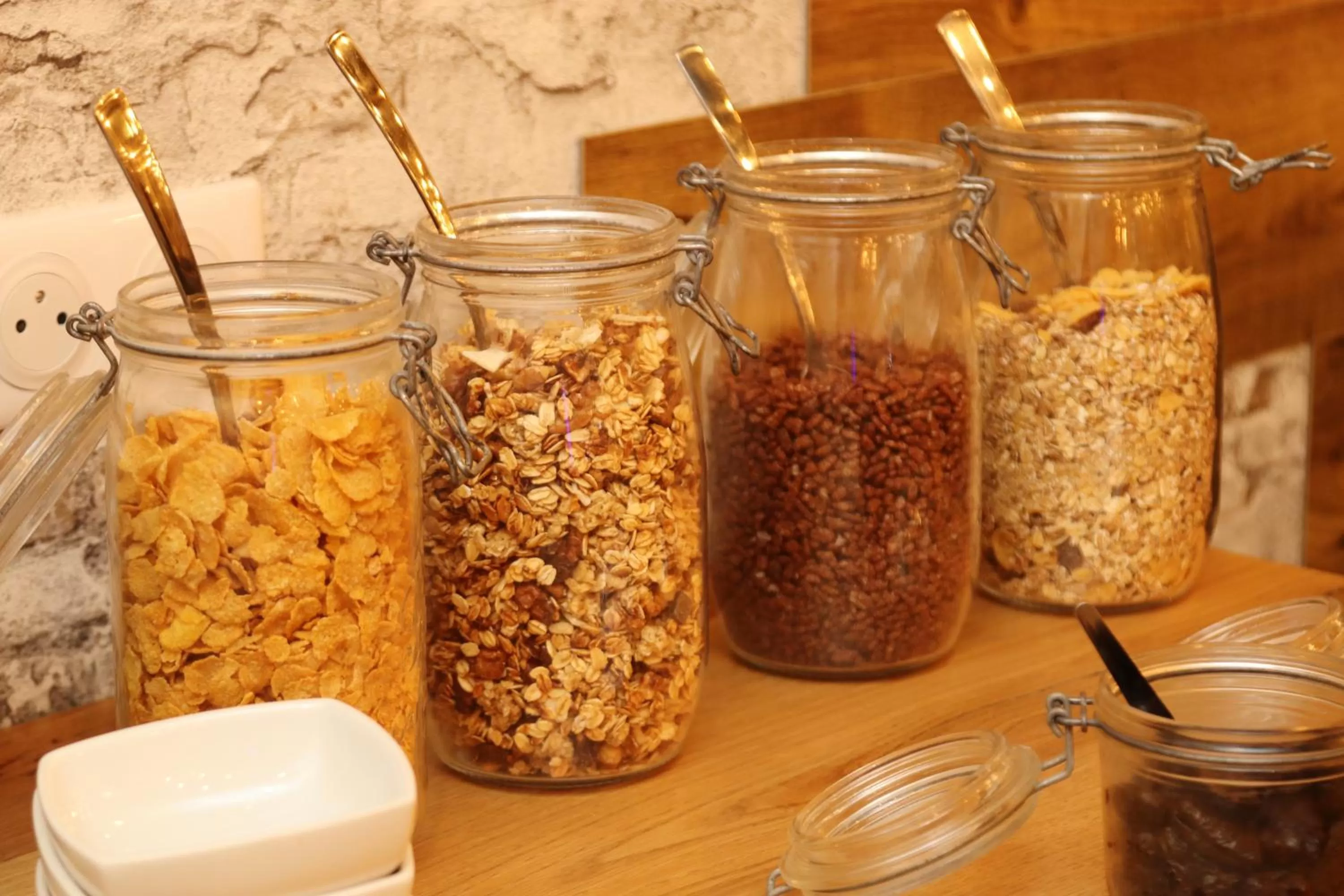 Breakfast in Hôtel & Restaurant Le Patio VICHY