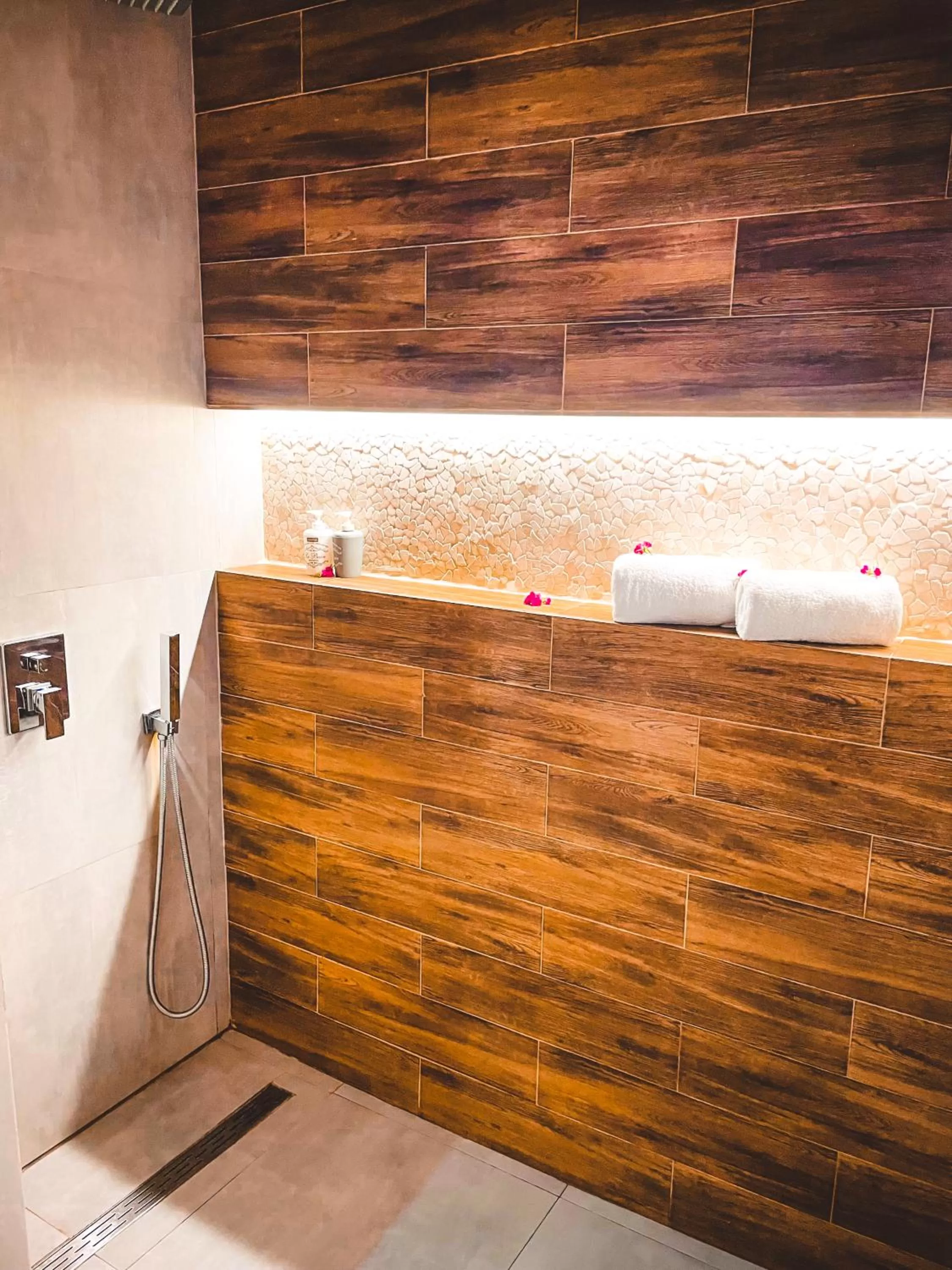 Shower in Zanzibella Hotel & SPA