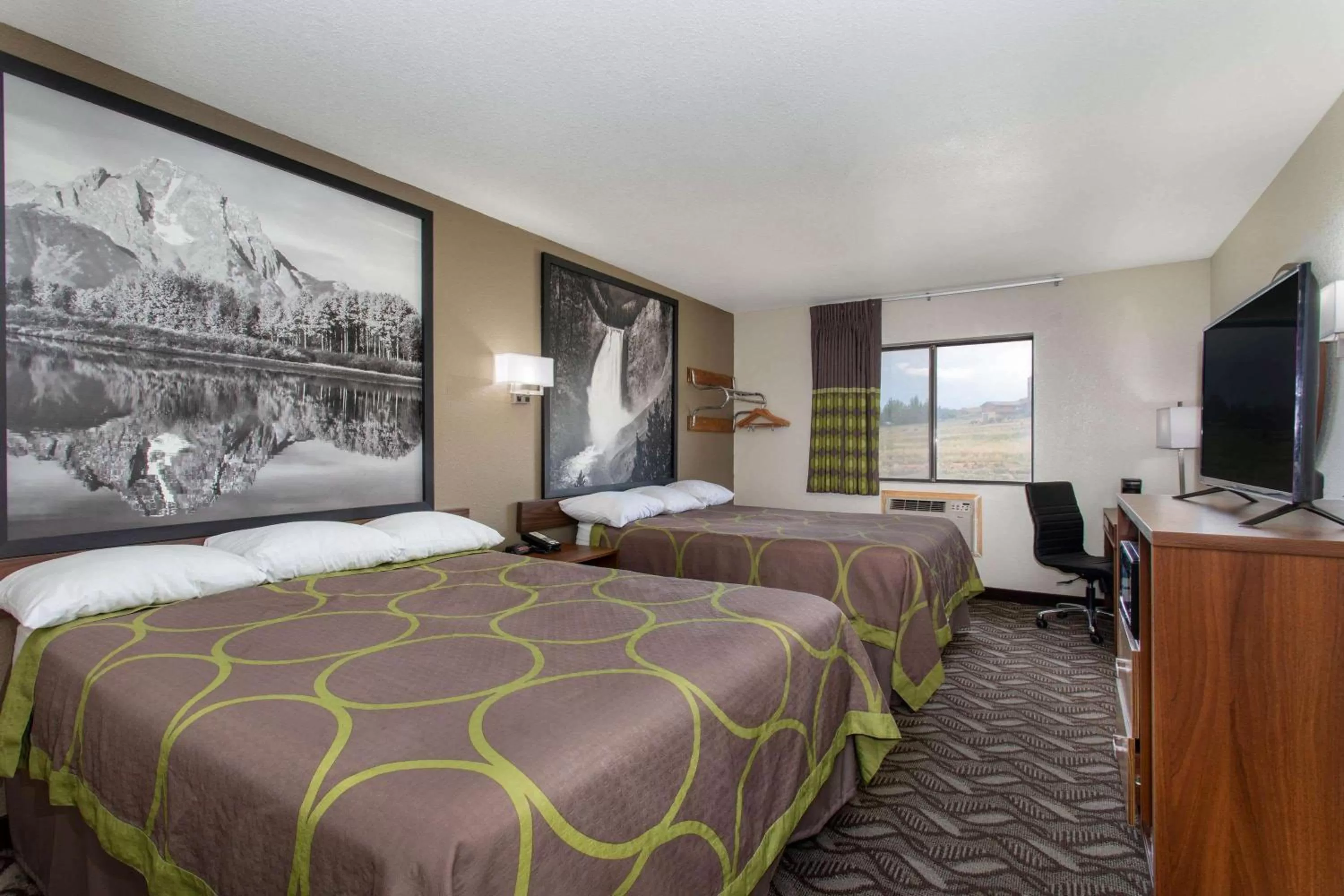 Photo of the whole room, Bed in Super 8 by Wyndham Dubois