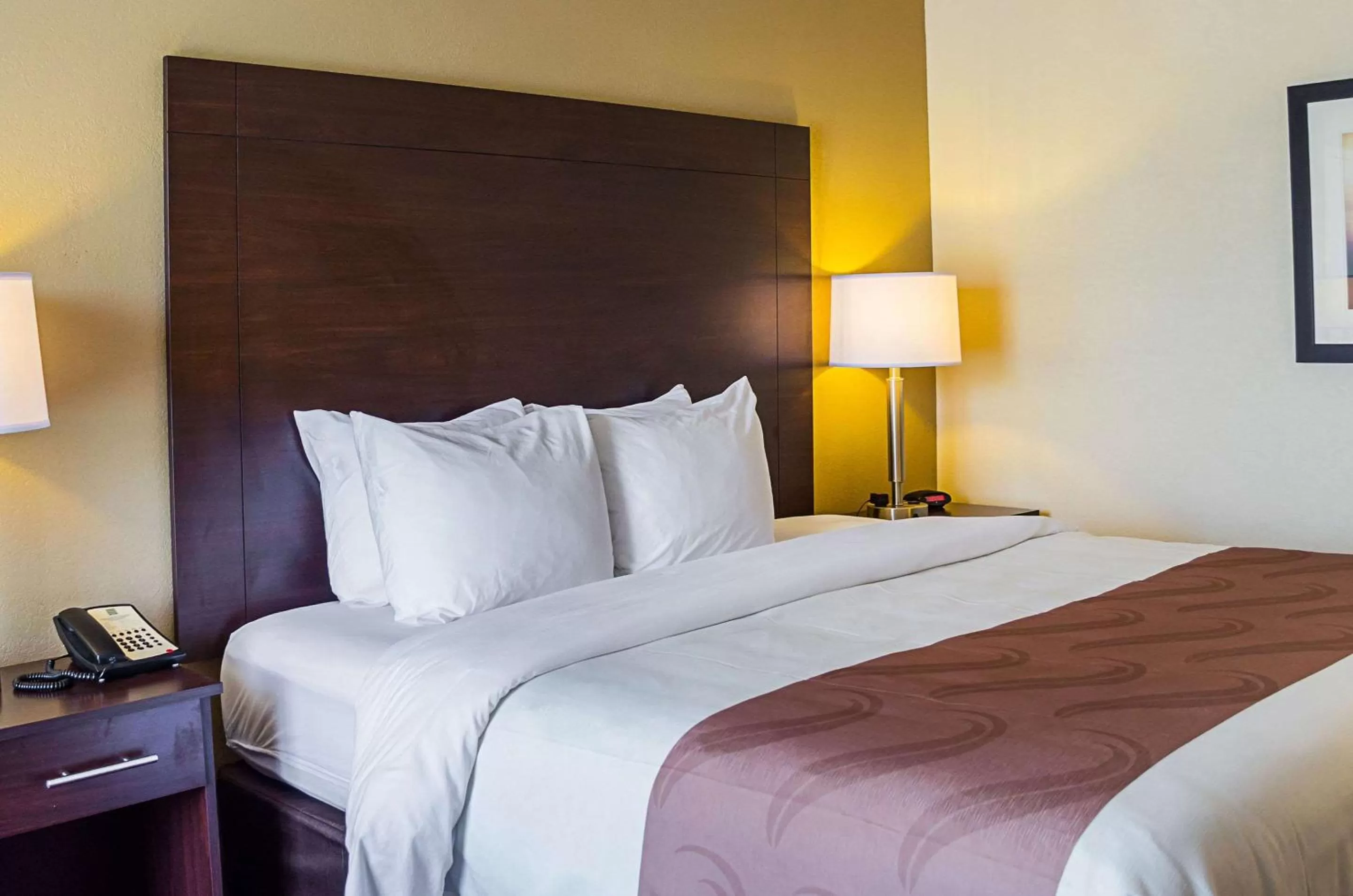 Photo of the whole room, Bed in Quality Inn Vicksburg