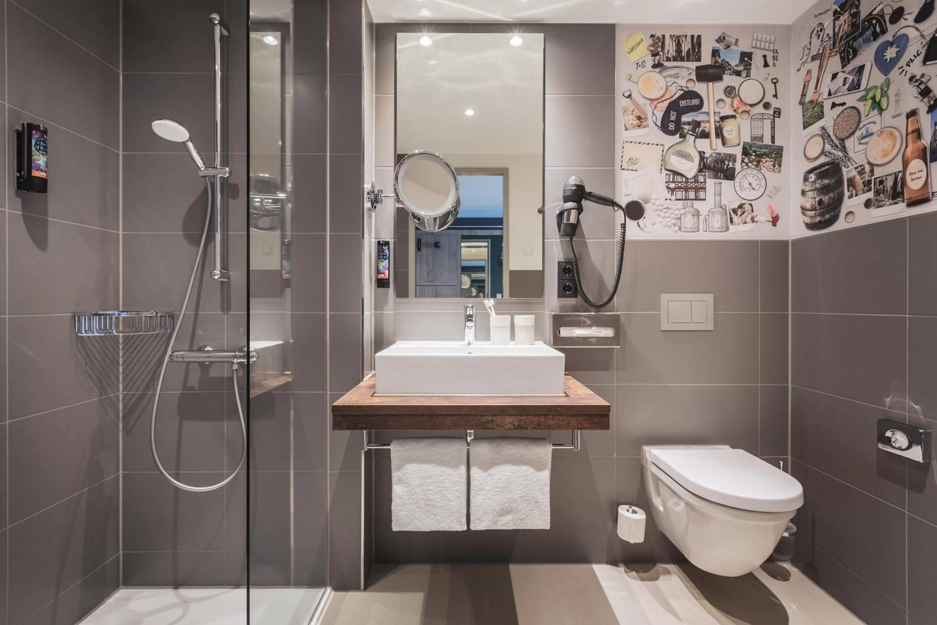 Shower in Holiday Inn - the niu, Hop Forchheim by IHG