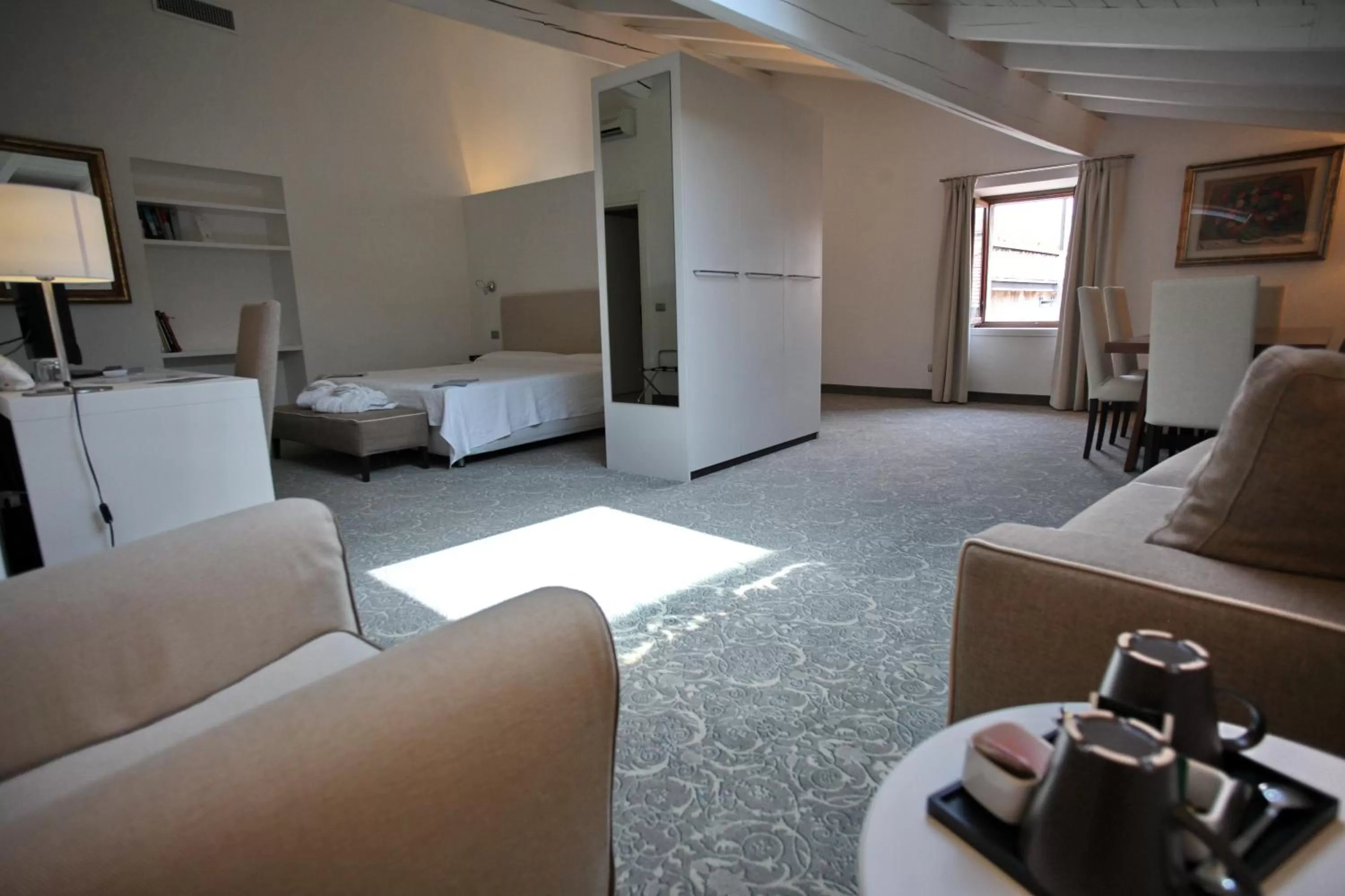 Coffee/tea facilities, Bed in Albergo Accademia