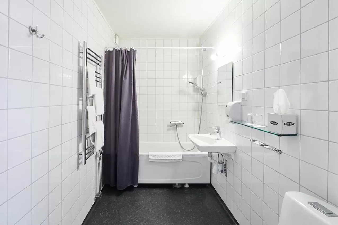 Bathroom in Hotell Västerås