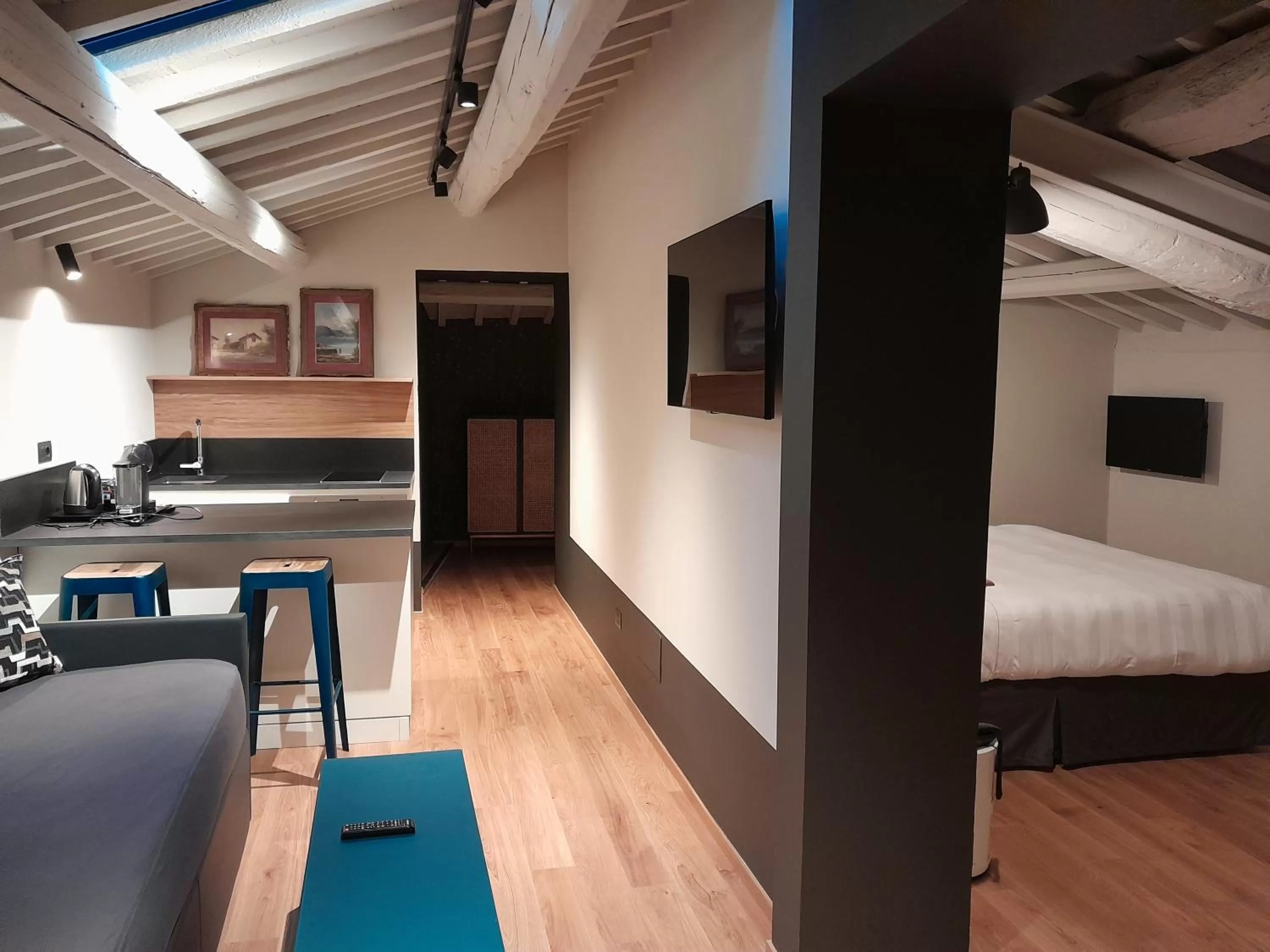 Photo of the whole room, Bed in Hotel Priori Secret Garden