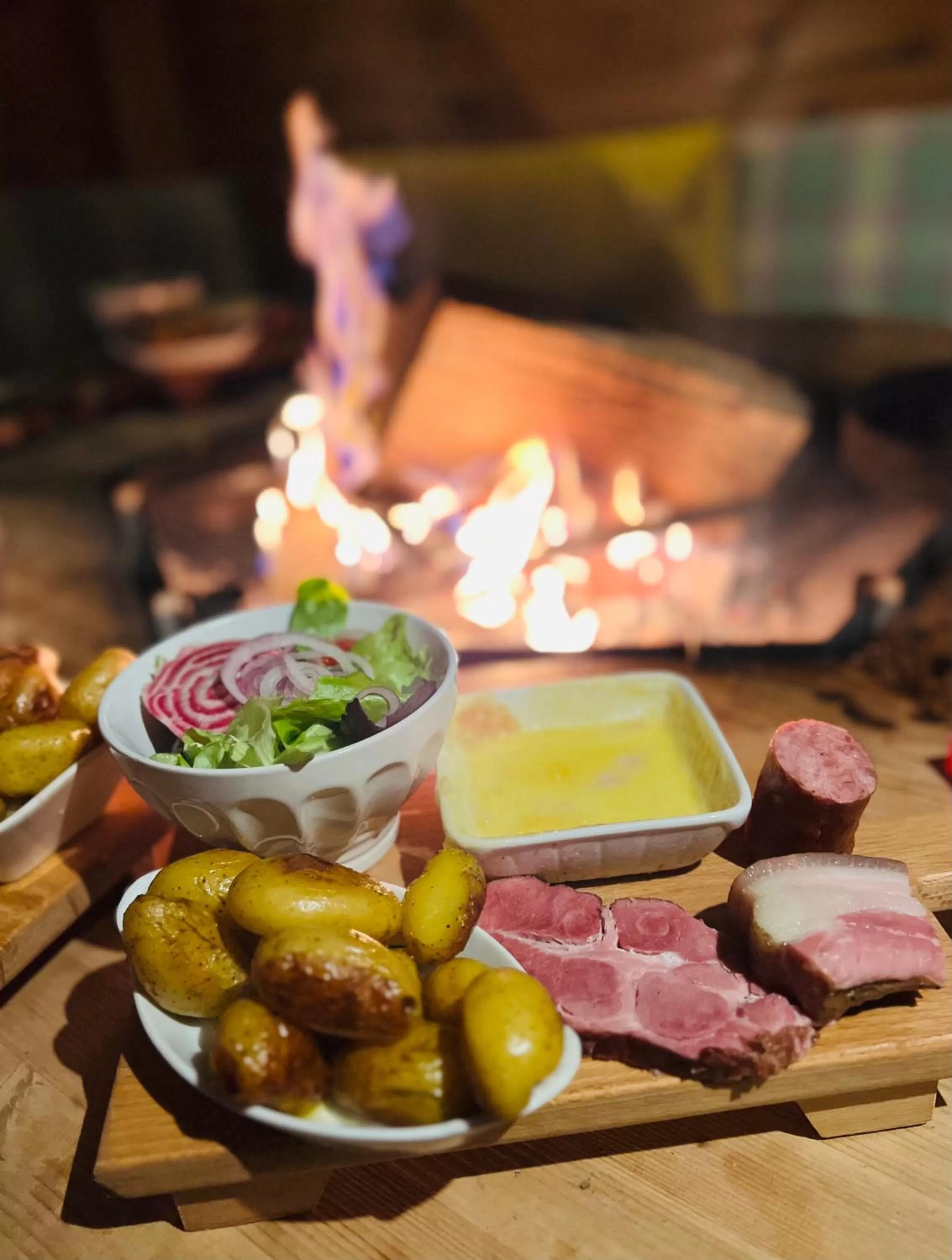 Restaurant/places to eat in LOGIS HÔTEL, CHALETS et RESTAURANT LES CHATELMINÉS